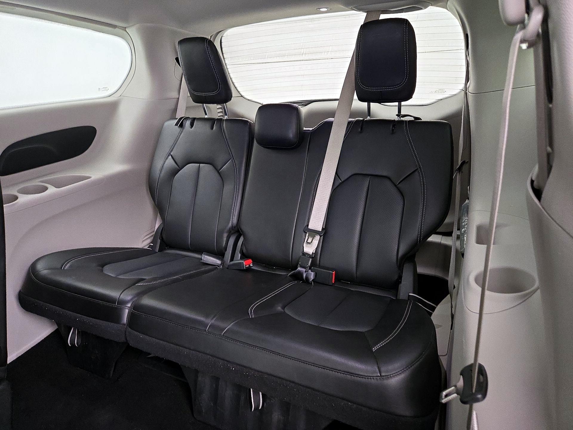 Thumbnail: 2024 Chrysler Pacifica - 20