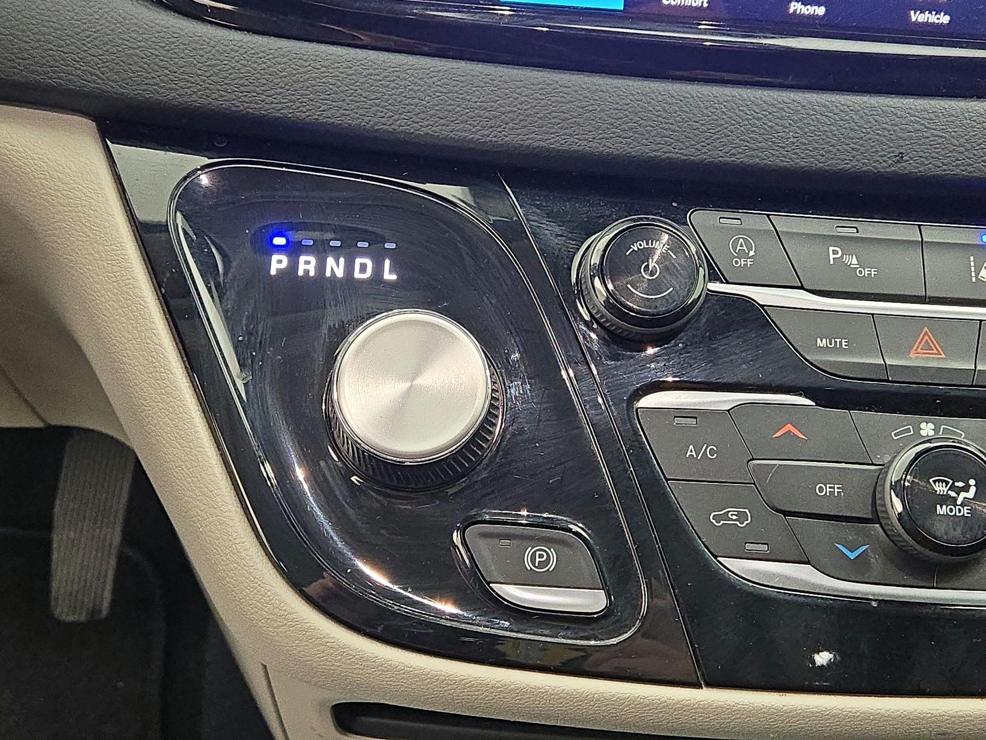 Thumbnail: 2024 Chrysler Pacifica - 16