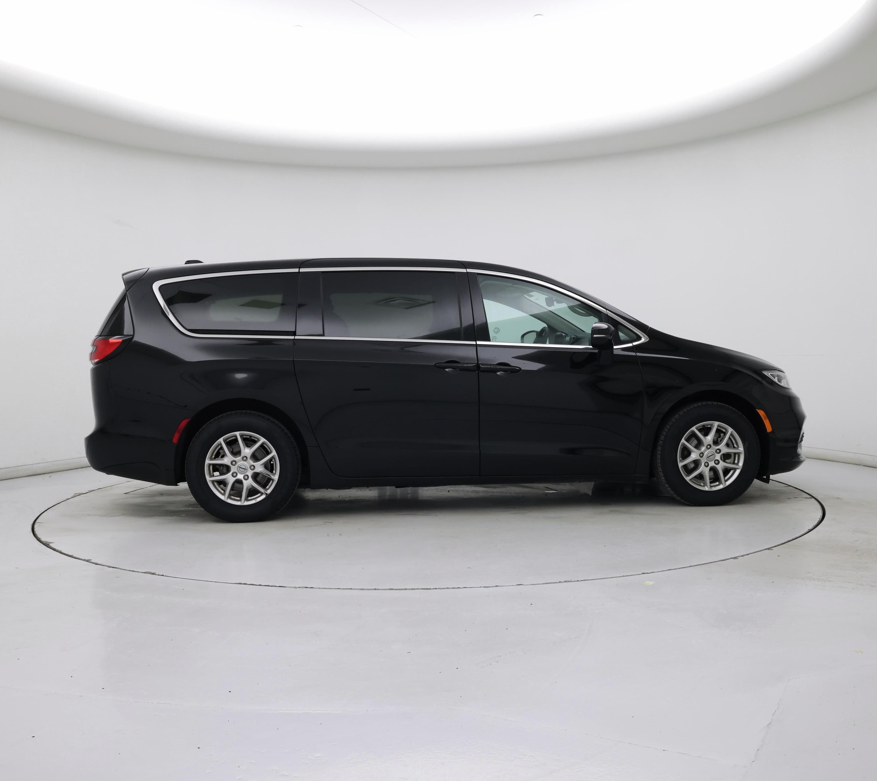 Thumbnail: 2024 Chrysler Pacifica - 7