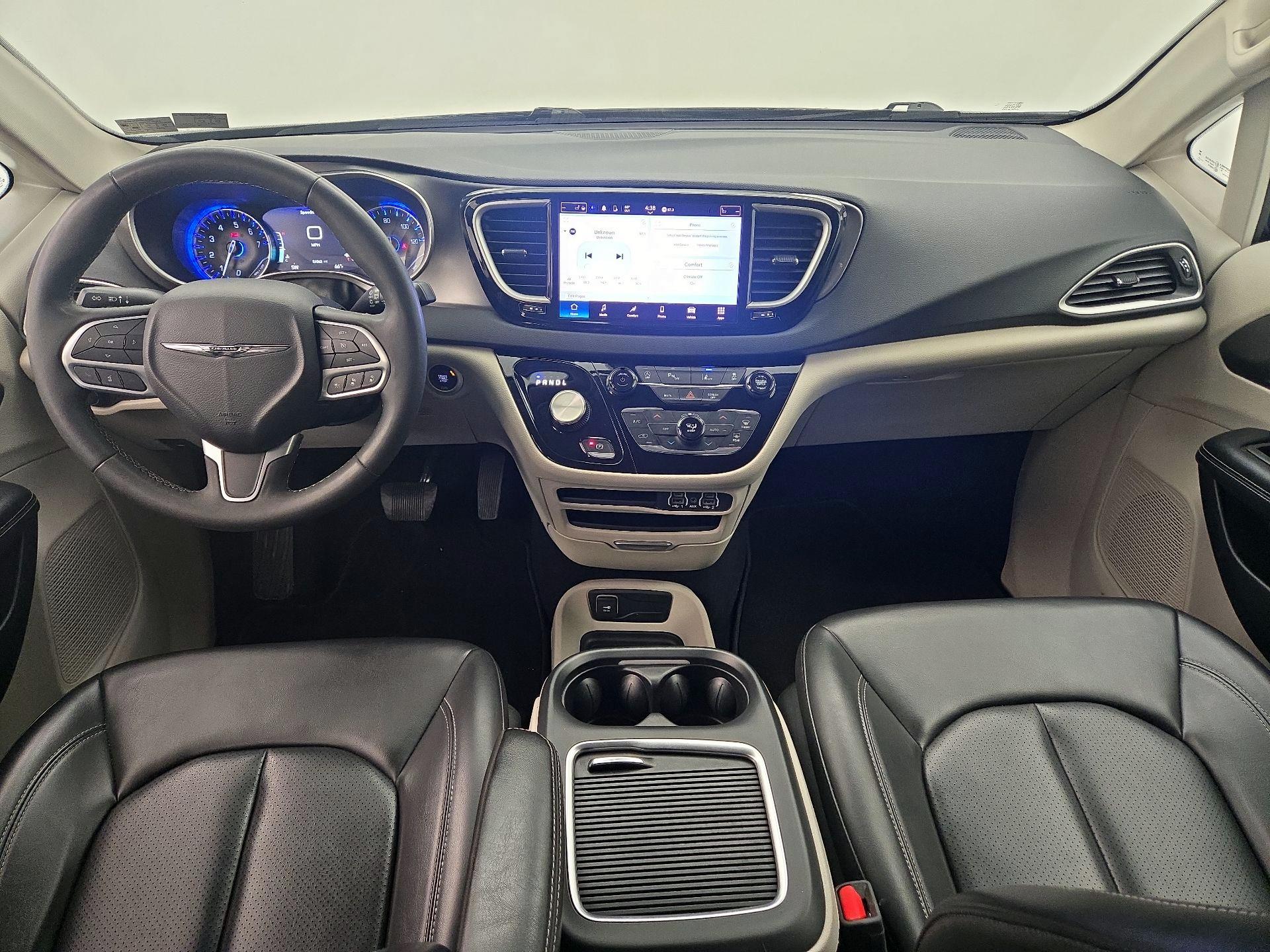 Thumbnail: 2023 Chrysler Pacifica - 9