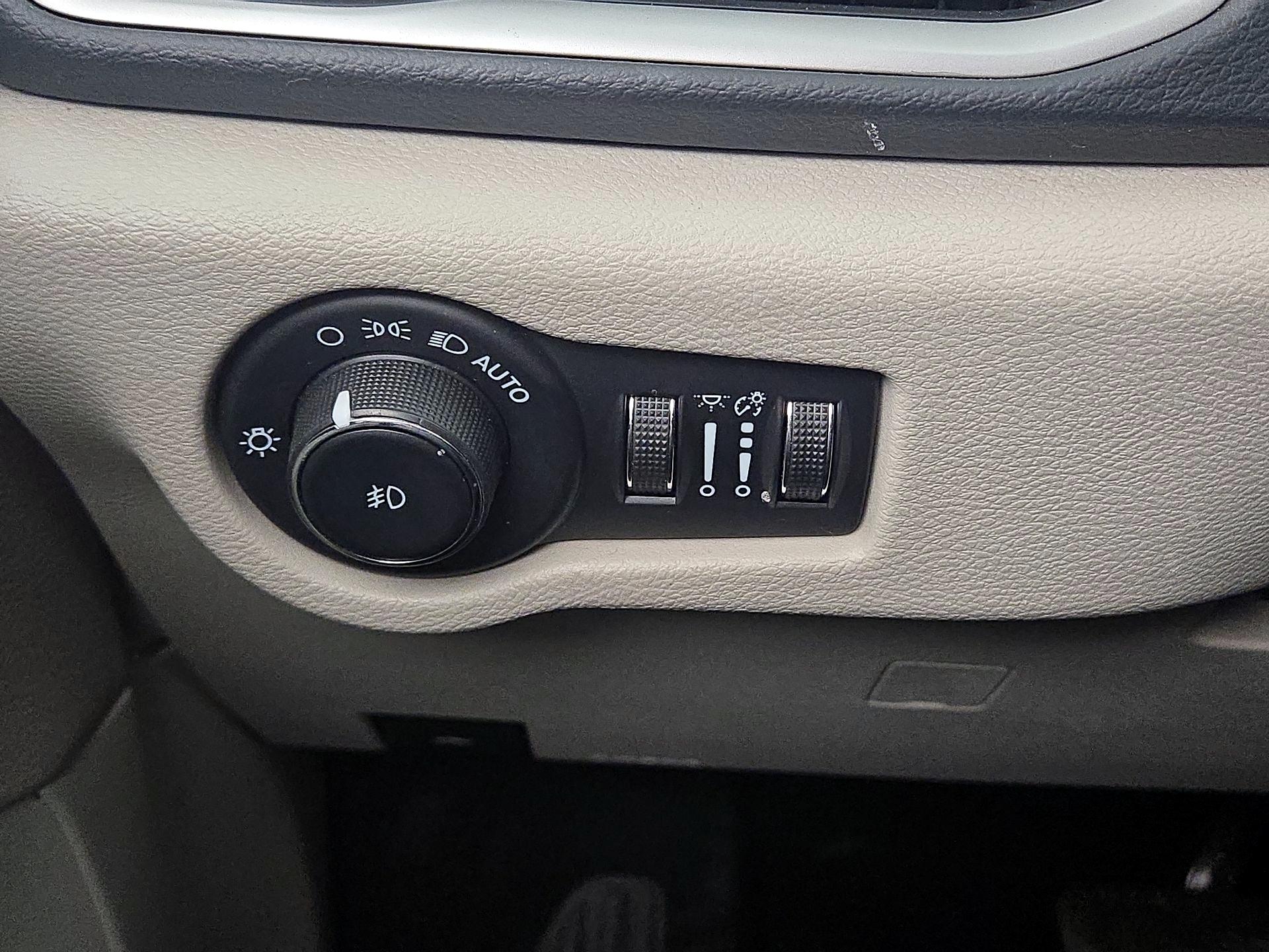 Thumbnail: 2023 Chrysler Pacifica - 13