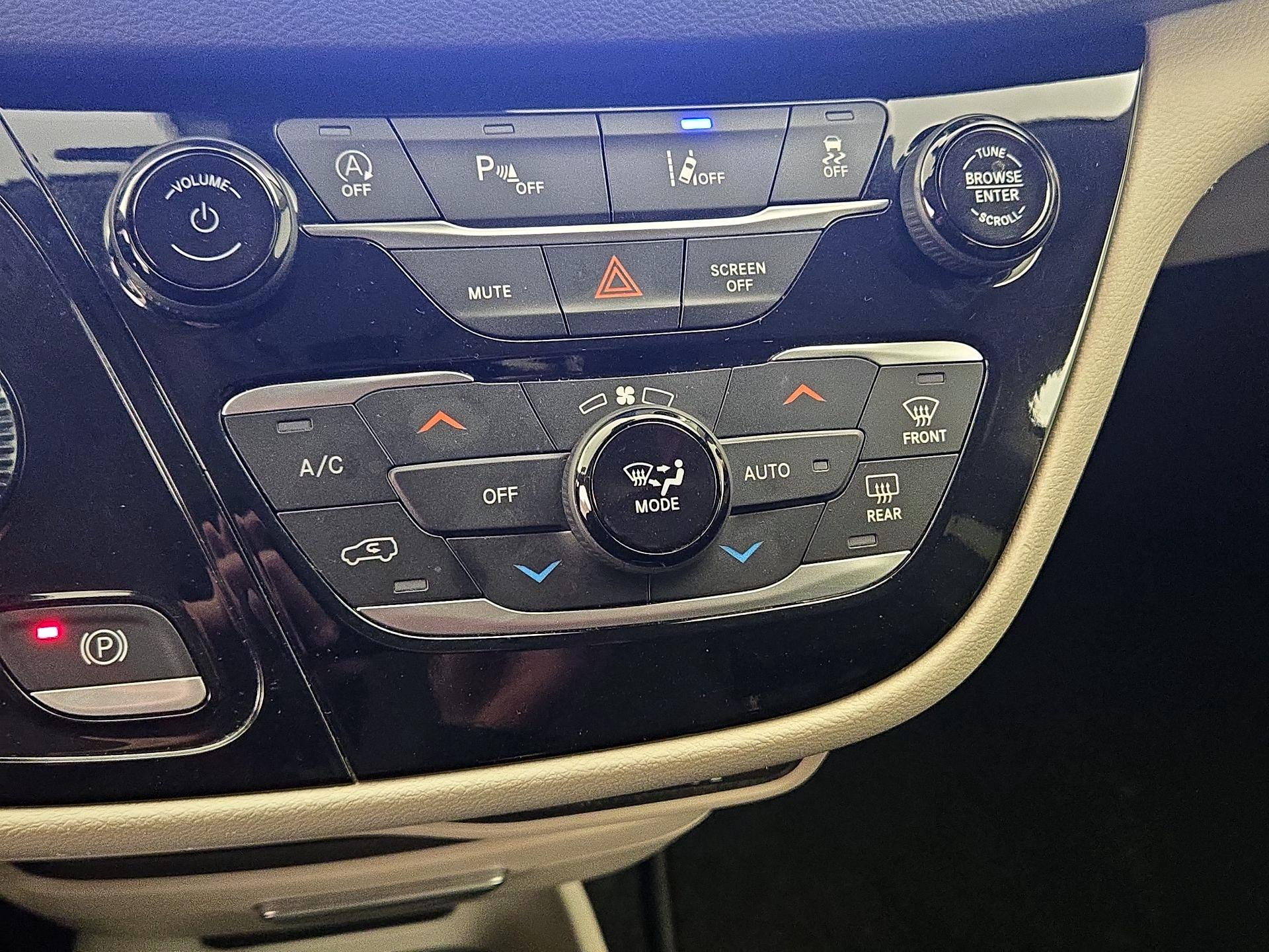 Thumbnail: 2023 Chrysler Pacifica - 16