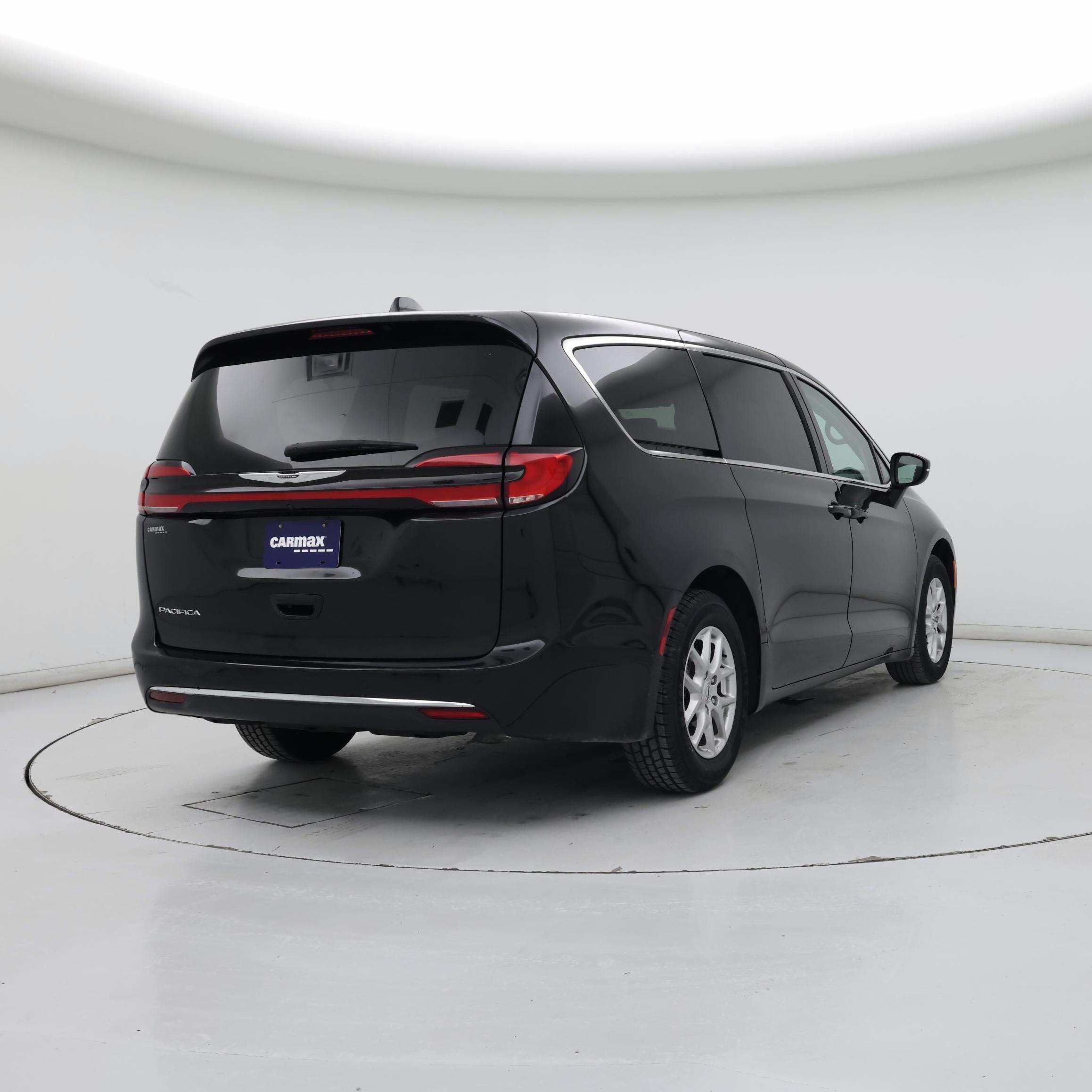 Thumbnail: 2023 Chrysler Pacifica - 8