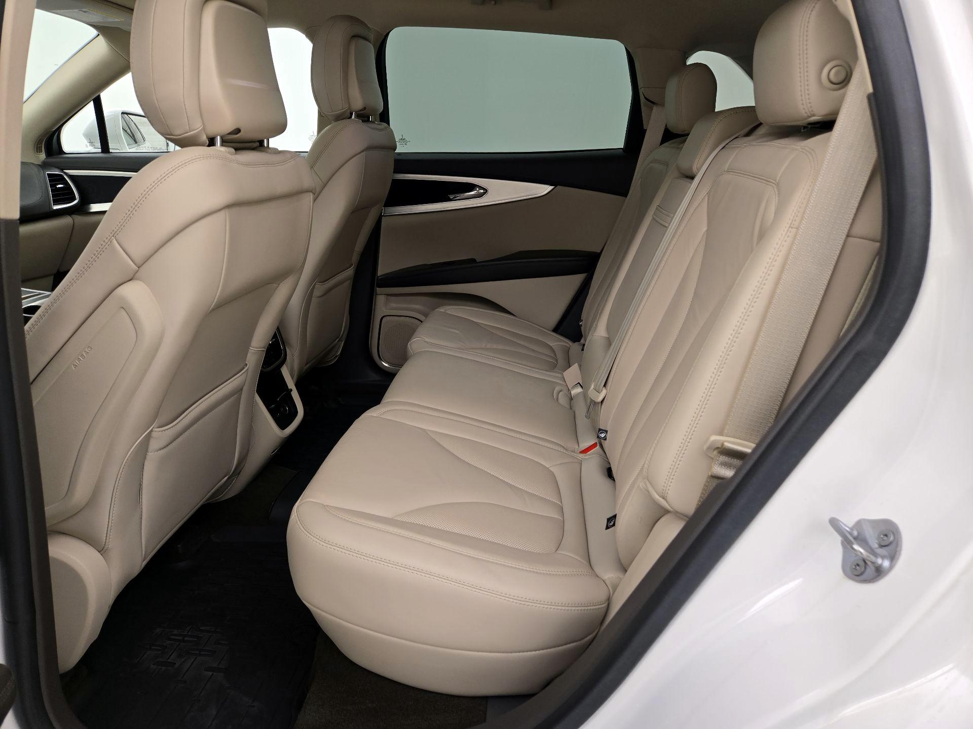 Thumbnail: 2020 Lincoln Nautilus - 19