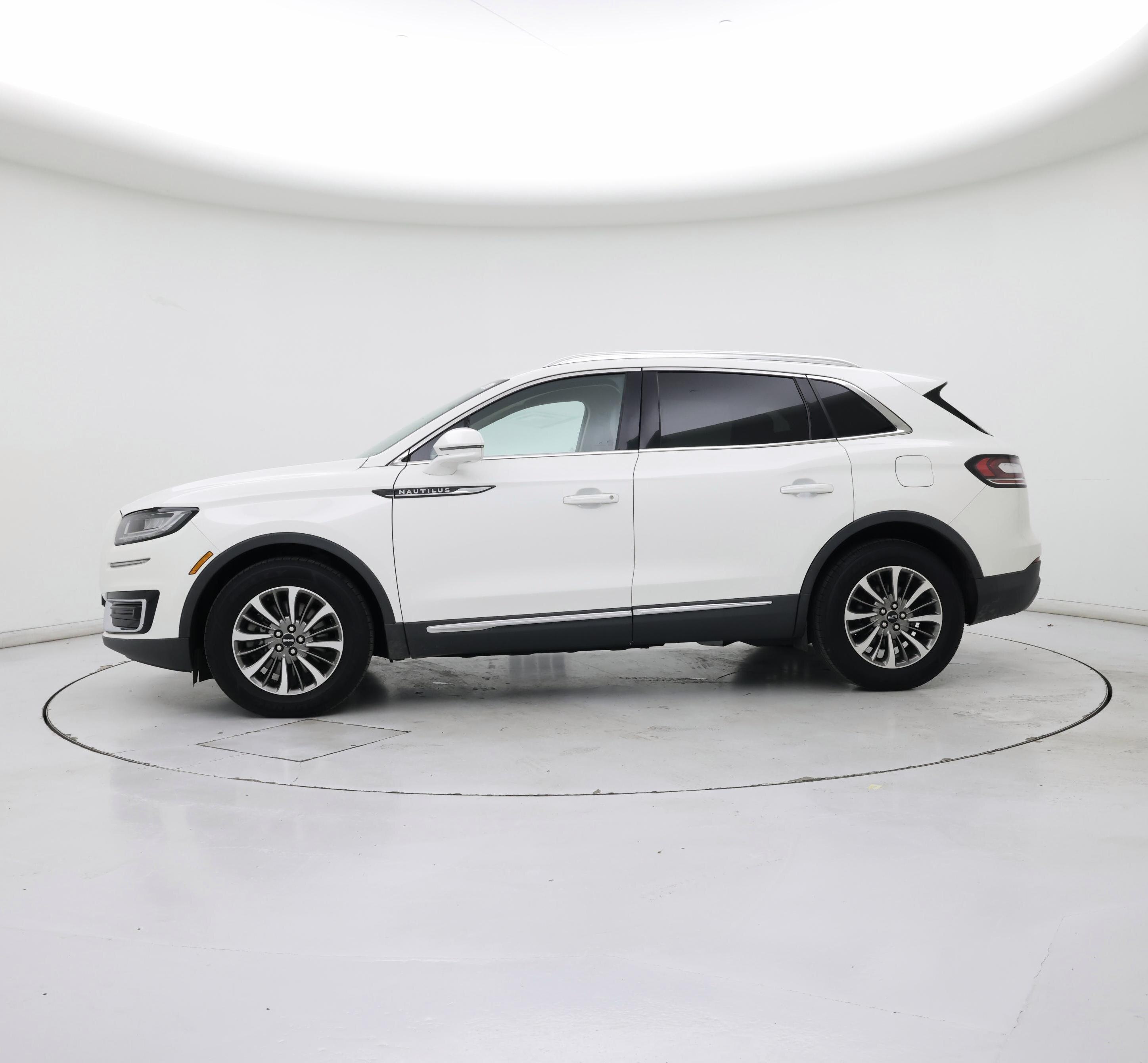 Thumbnail: 2020 Lincoln Nautilus - 3