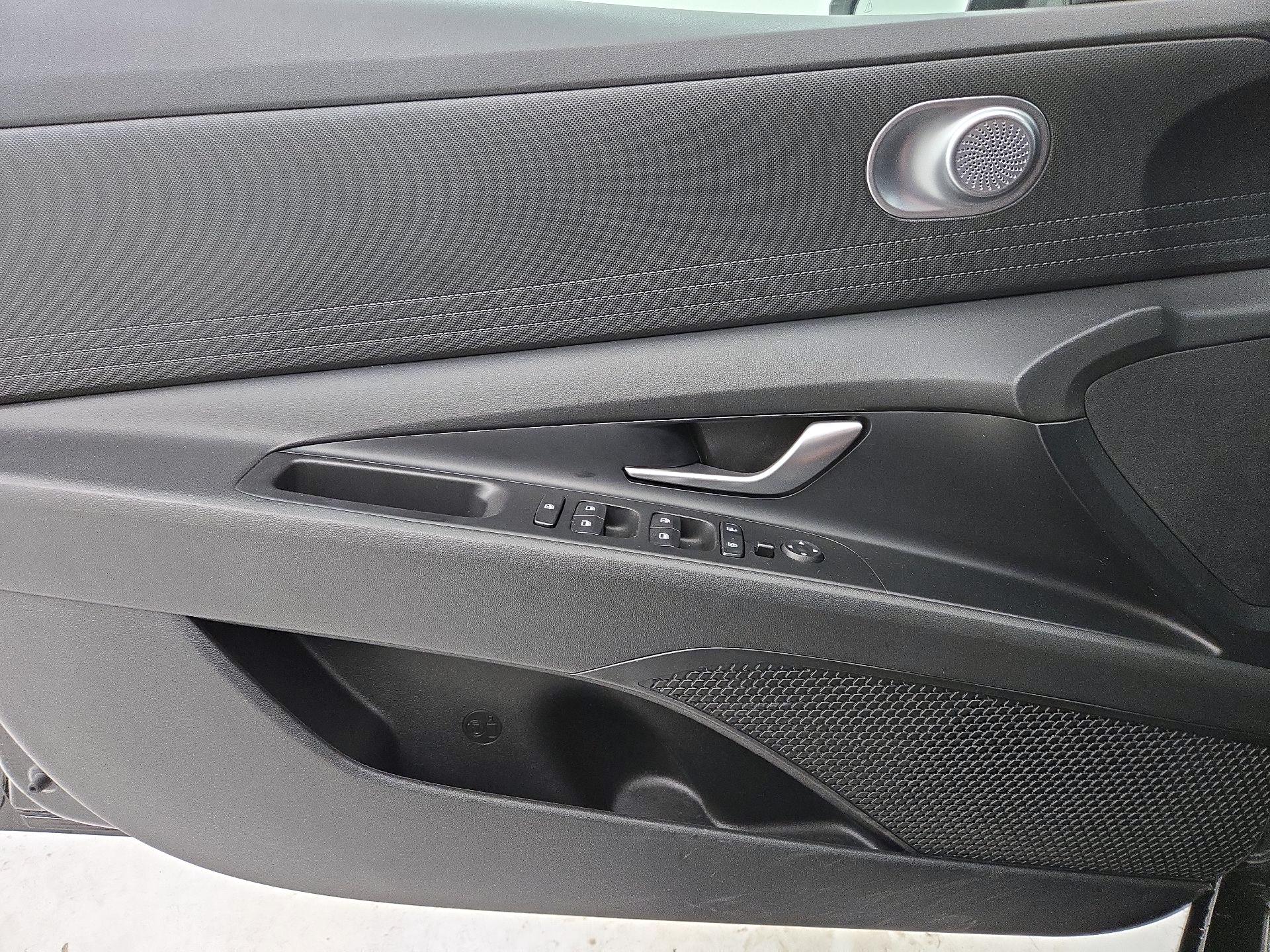 Thumbnail: 2022 Hyundai Elantra - 12