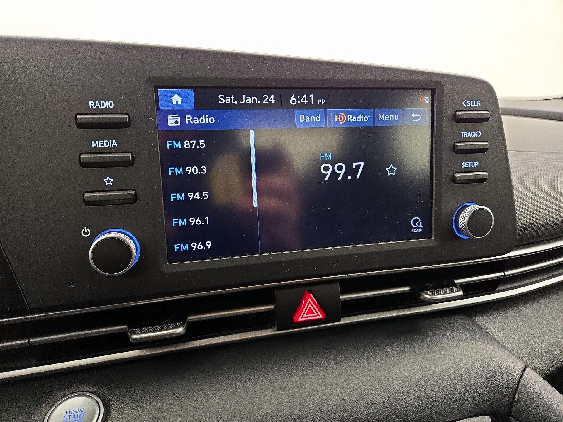 Thumbnail: 2022 Hyundai Elantra - 15