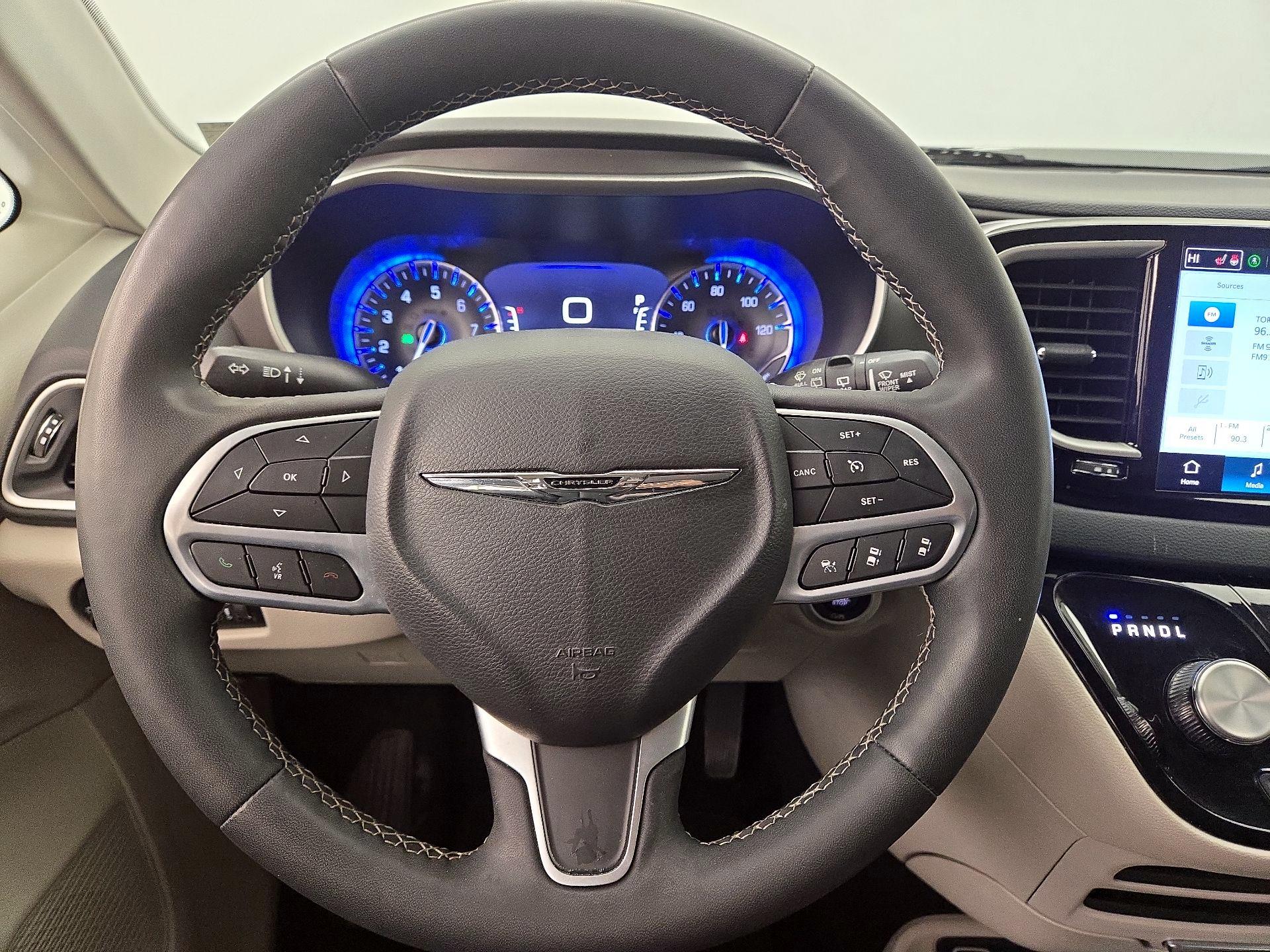 Thumbnail: 2023 Chrysler Pacifica - 10