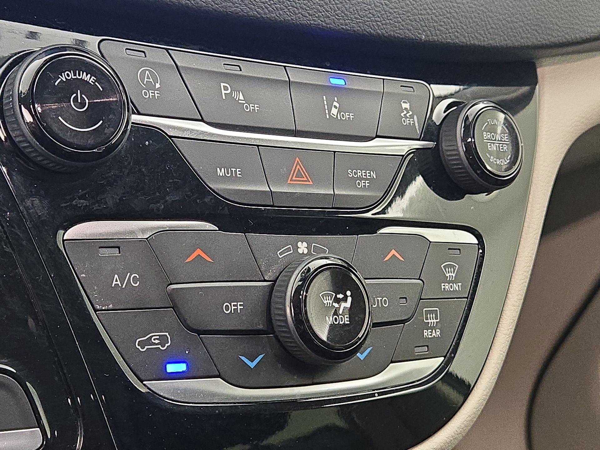 Thumbnail: 2023 Chrysler Pacifica - 15