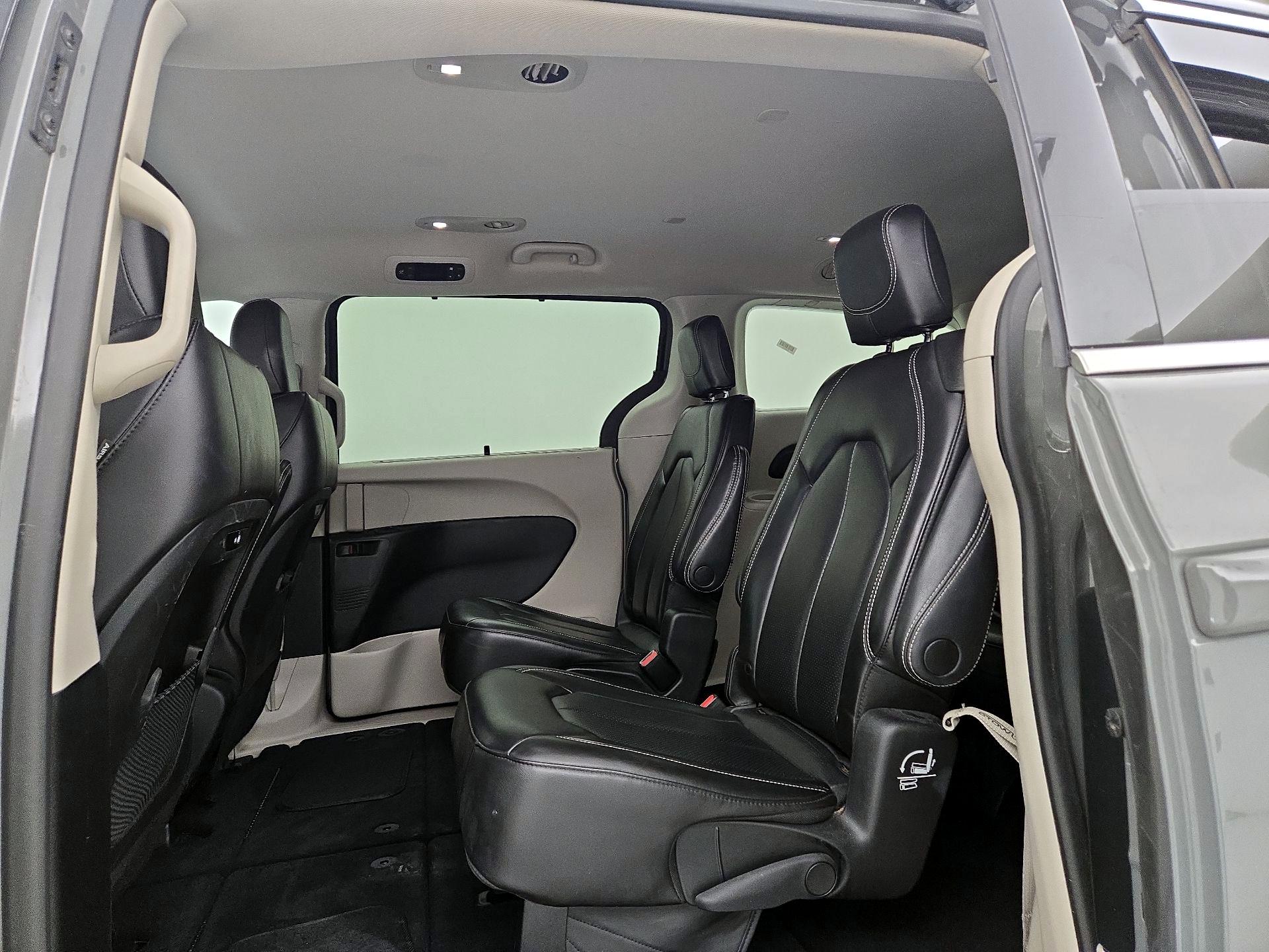 Thumbnail: 2023 Chrysler Pacifica - 18