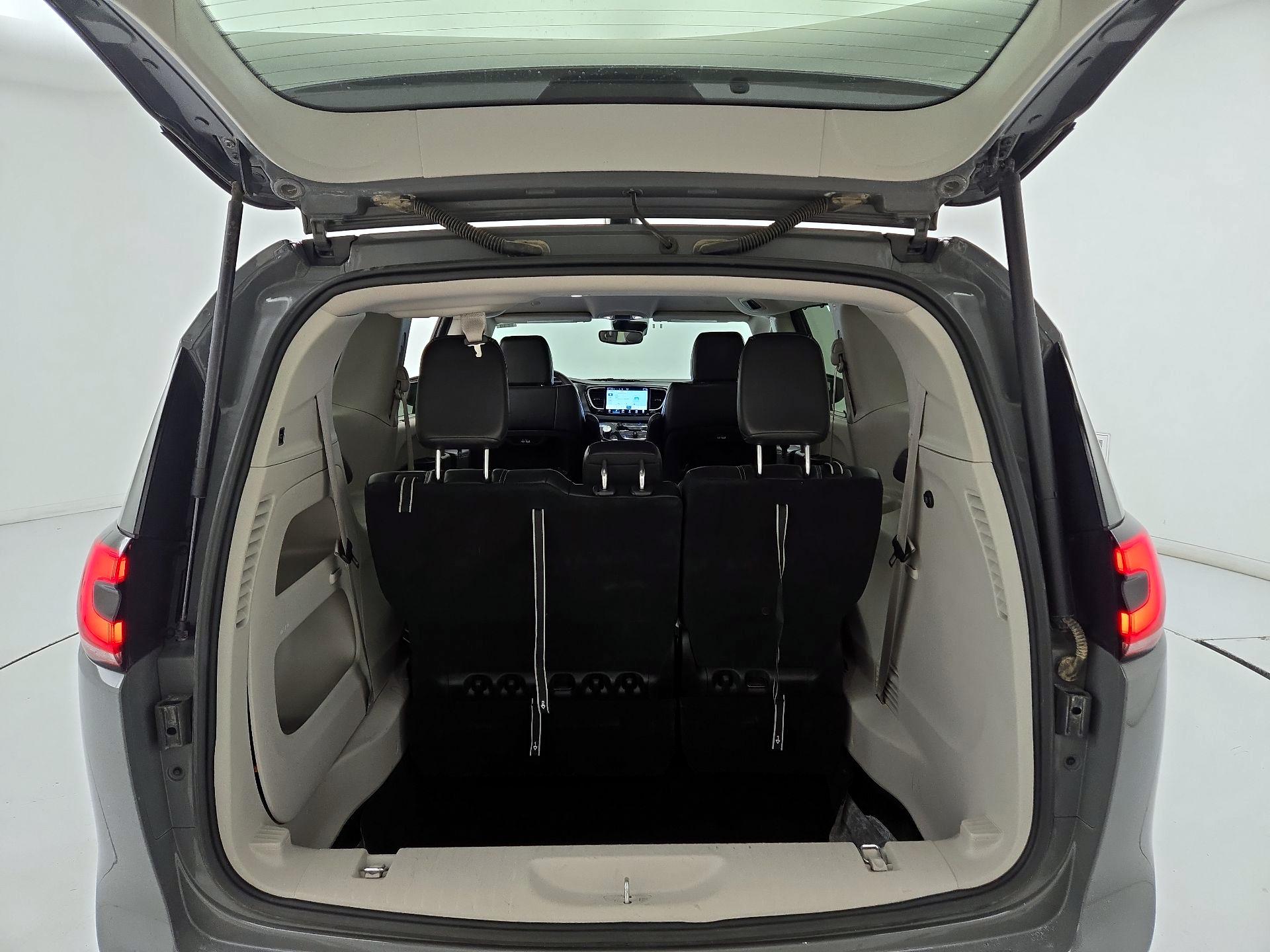 Thumbnail: 2023 Chrysler Pacifica - 20