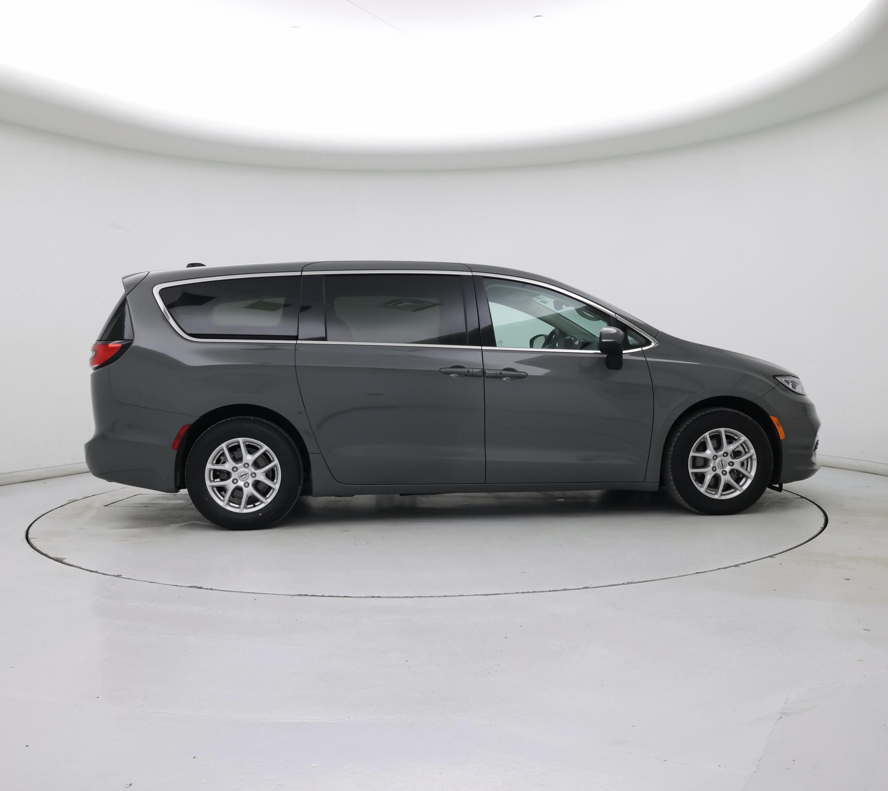 Thumbnail: 2023 Chrysler Pacifica - 7