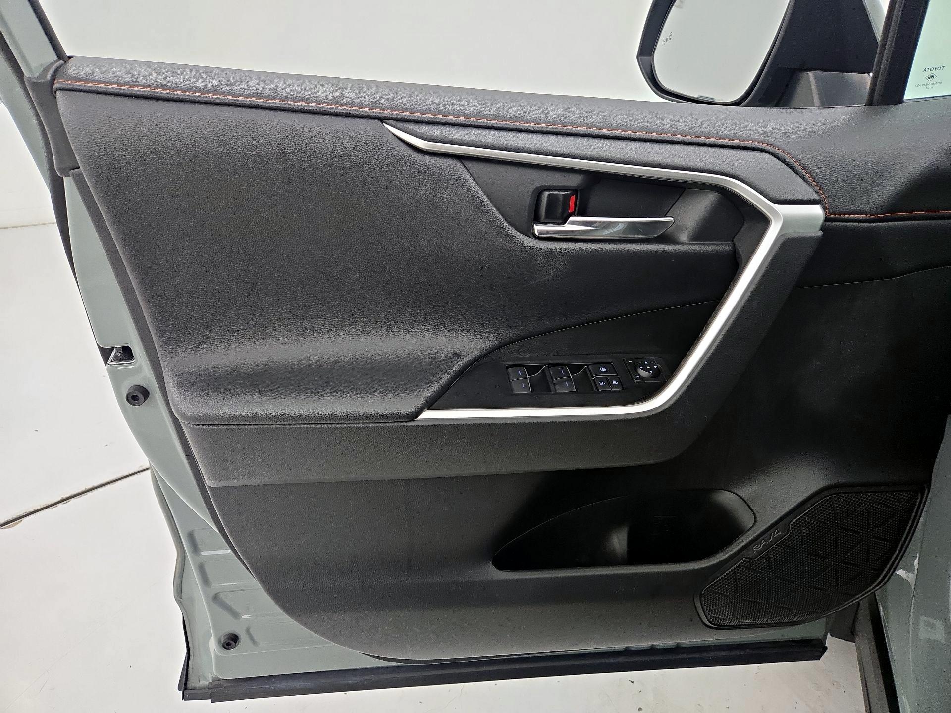 Thumbnail: 2022 Toyota RAV4 - 12