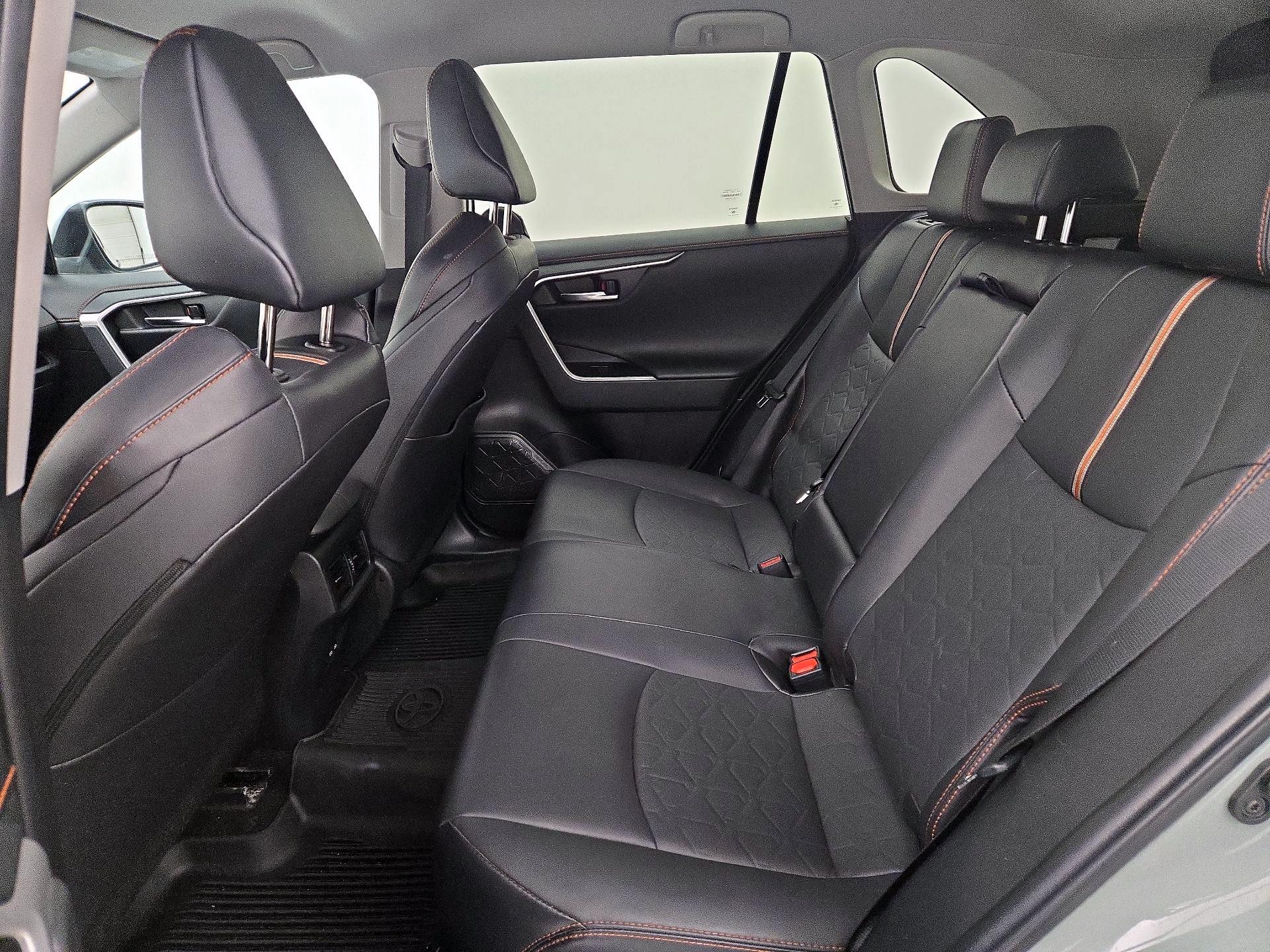 Thumbnail: 2022 Toyota RAV4 - 18