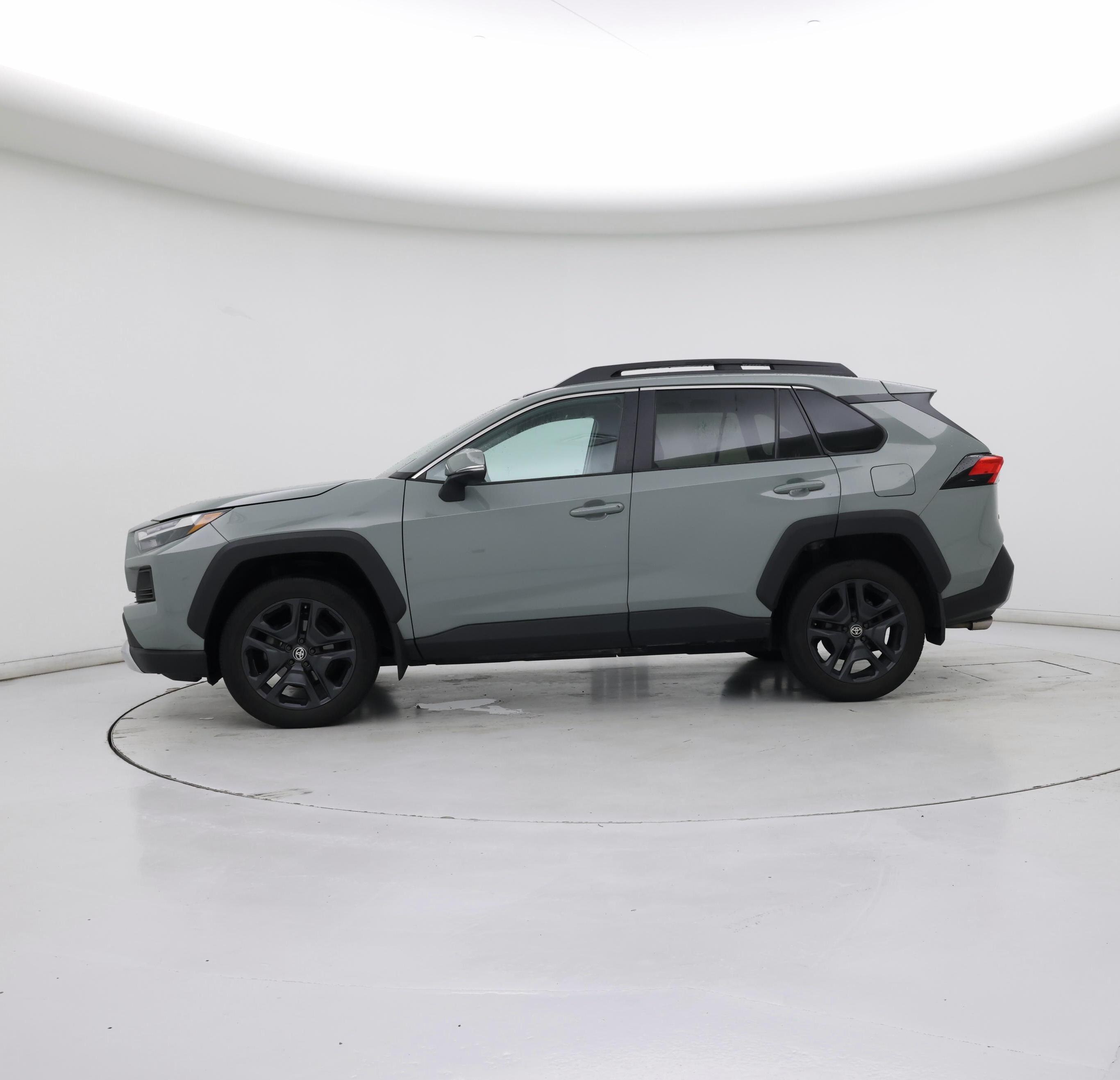 Thumbnail: 2022 Toyota RAV4 - 3