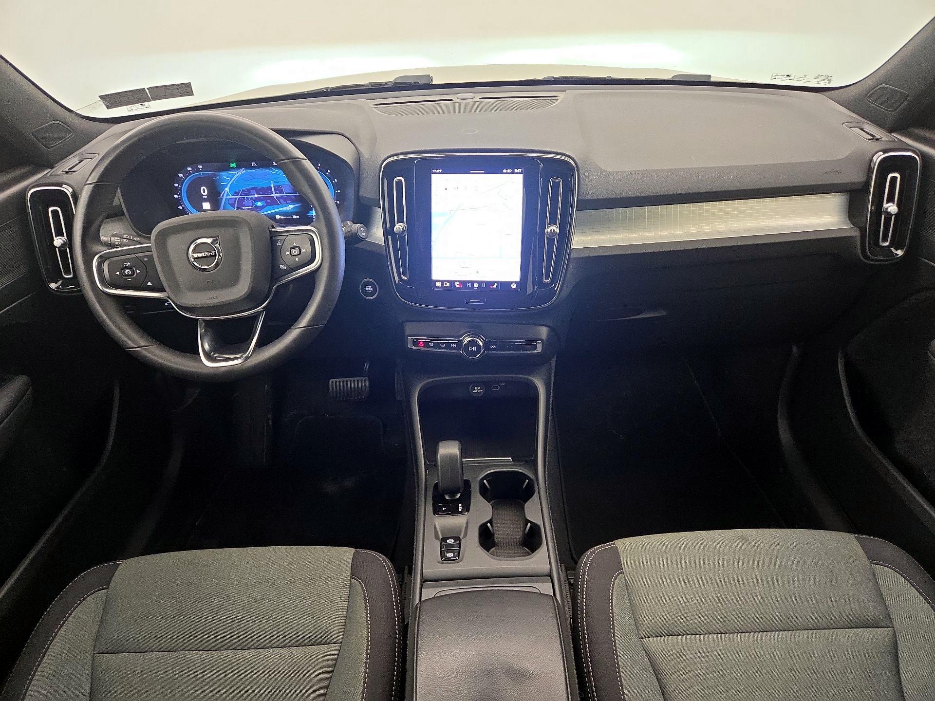 Thumbnail: 2023 Volvo XC40 - 9