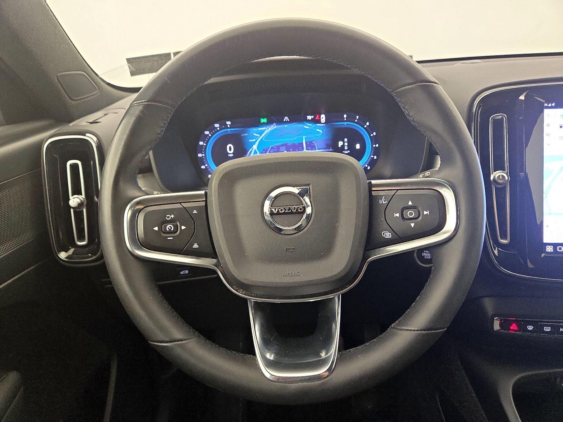 Thumbnail: 2023 Volvo XC40 - 10