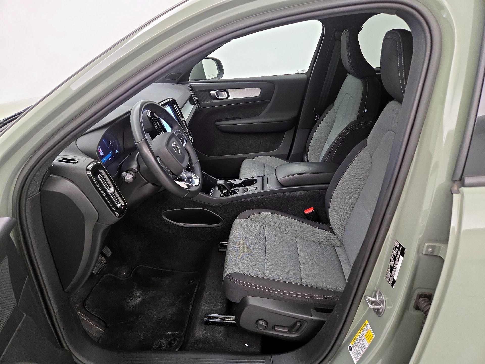 Thumbnail: 2023 Volvo XC40 - 11