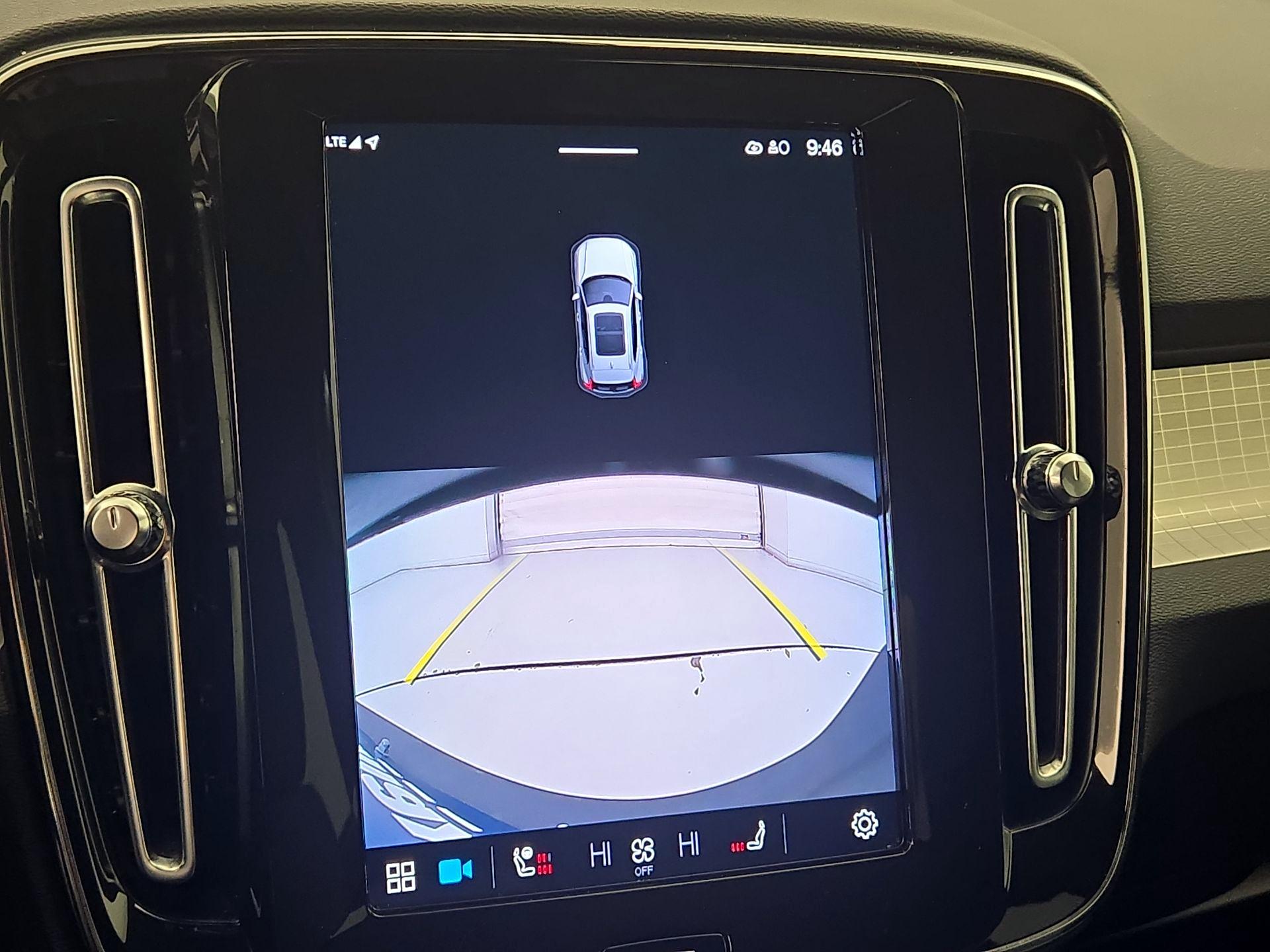 Thumbnail: 2023 Volvo XC40 - 15