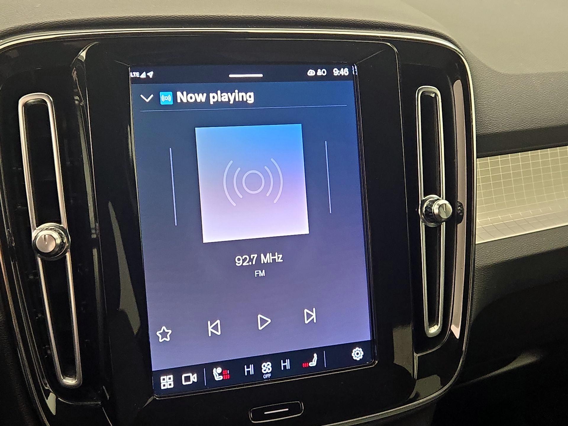 Thumbnail: 2023 Volvo XC40 - 16