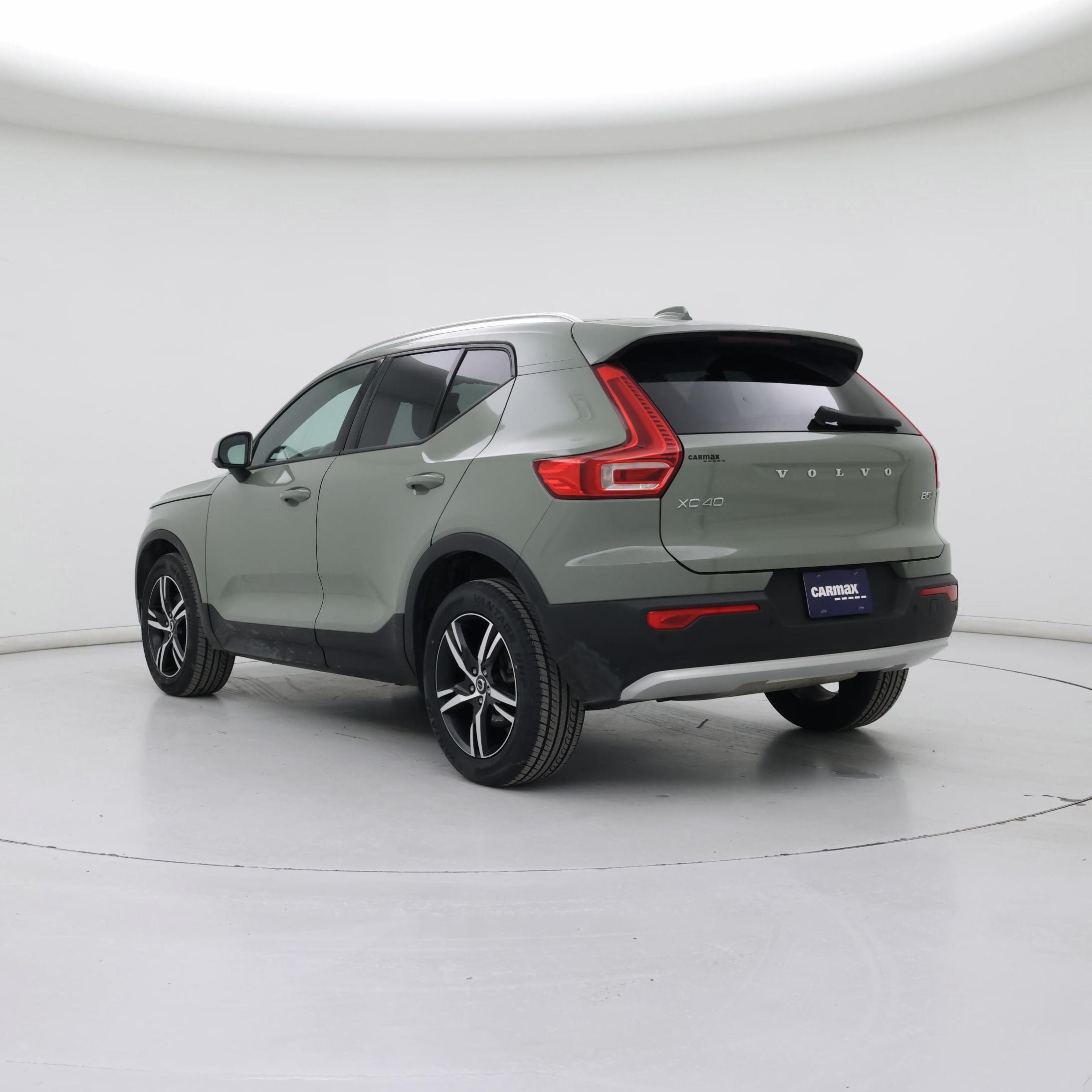 Thumbnail: 2023 Volvo XC40 - 2