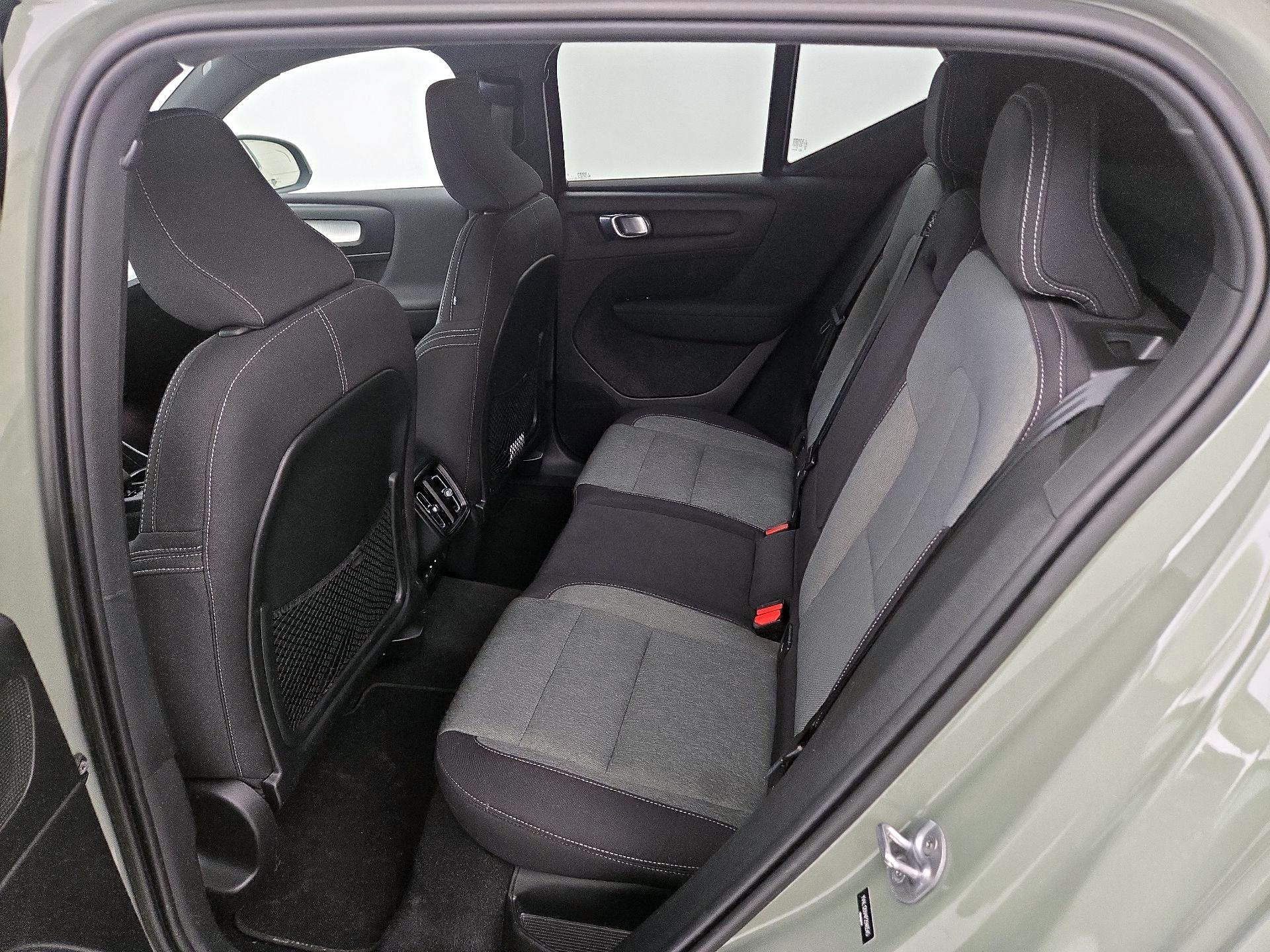 Thumbnail: 2023 Volvo XC40 - 20