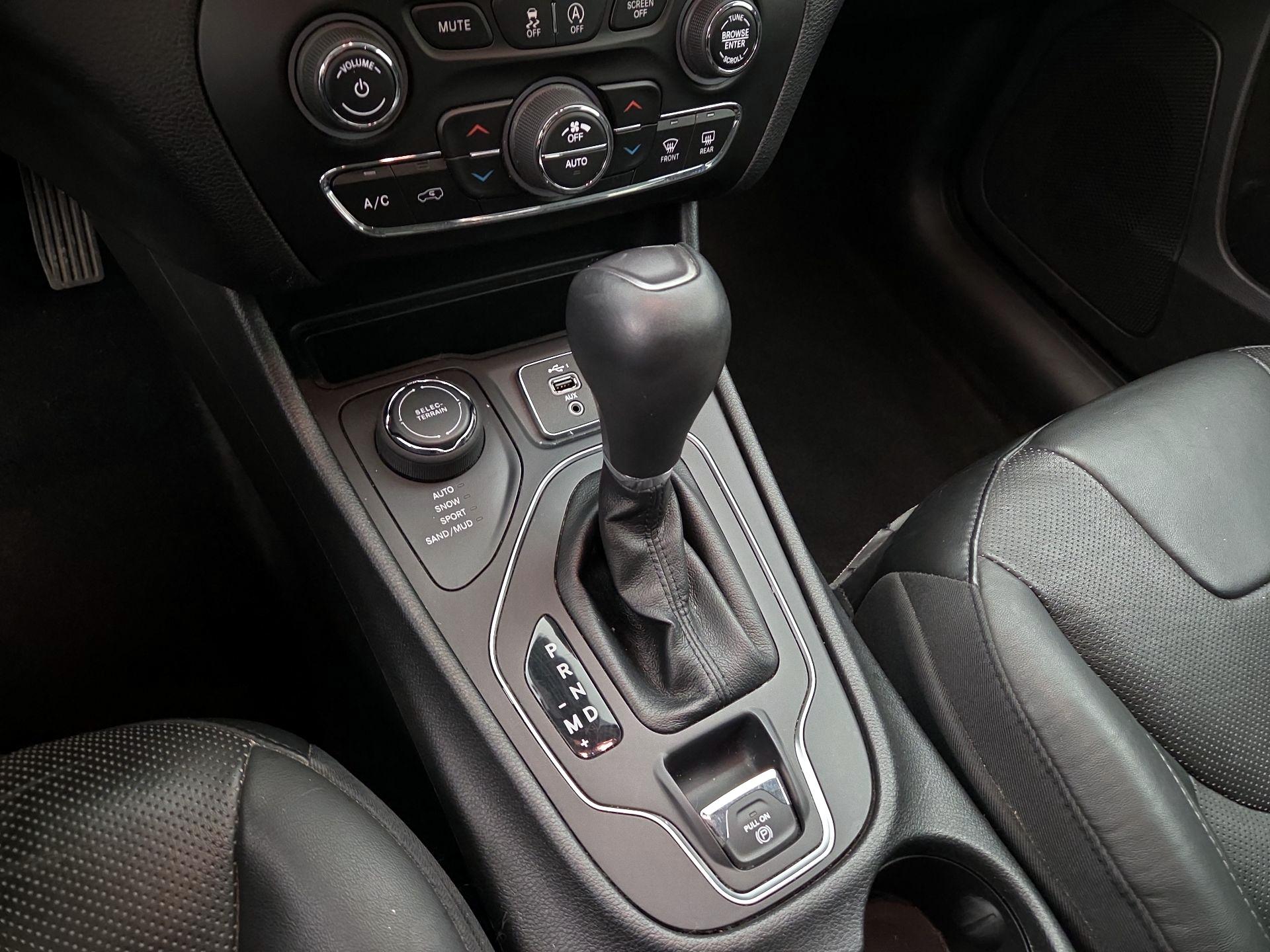 Thumbnail: 2020 Jeep Cherokee - 17