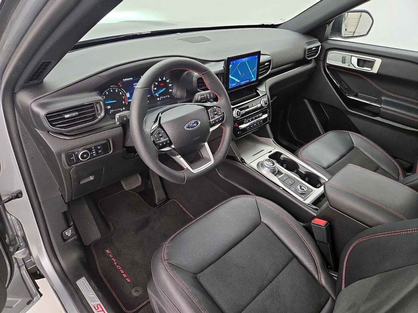 2024 Ford Explorer ST-LINE - Photo 12