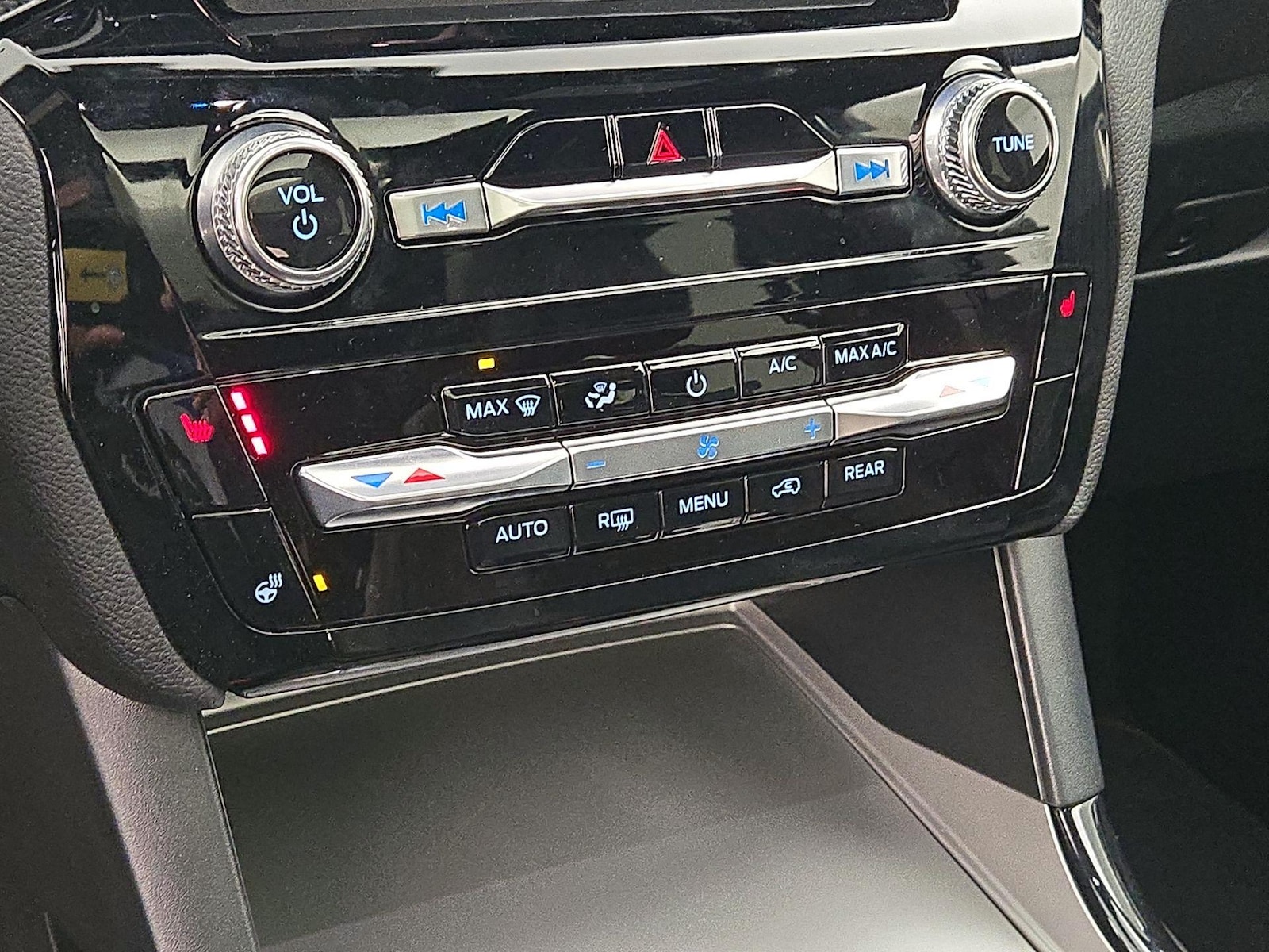 2024 Ford Explorer ST-LINE - Photo 18