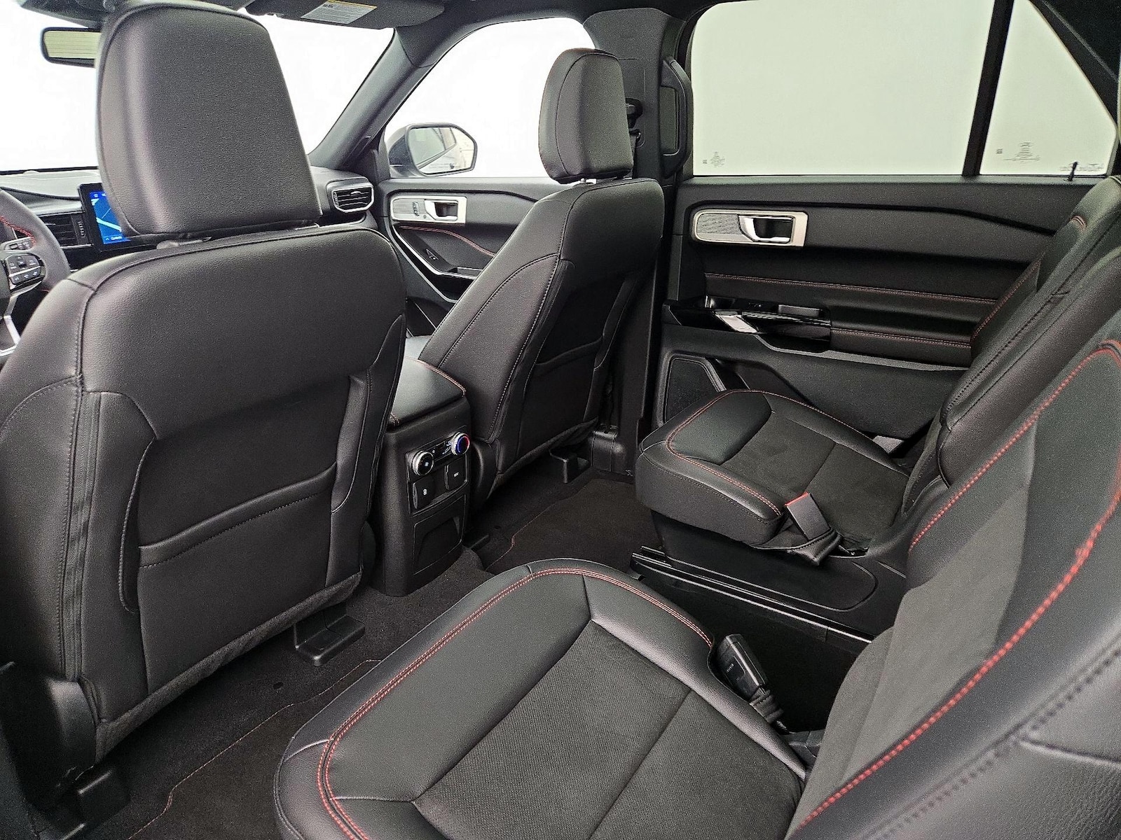 2024 Ford Explorer ST-LINE - Photo 22
