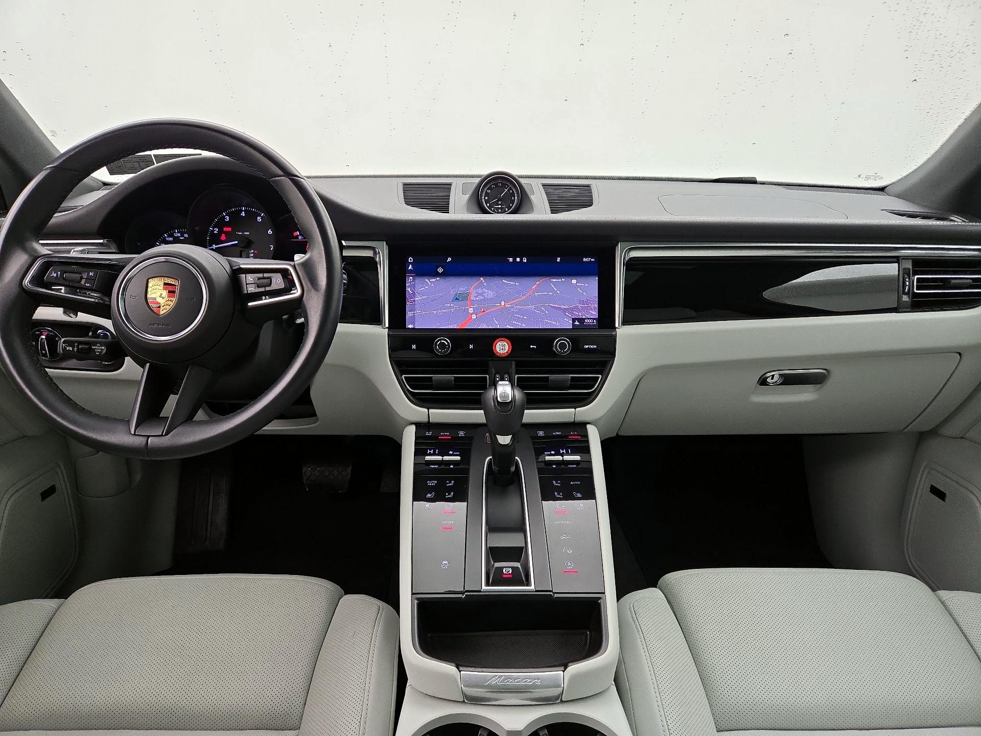 Thumbnail: 2023 Porsche Macan - 9