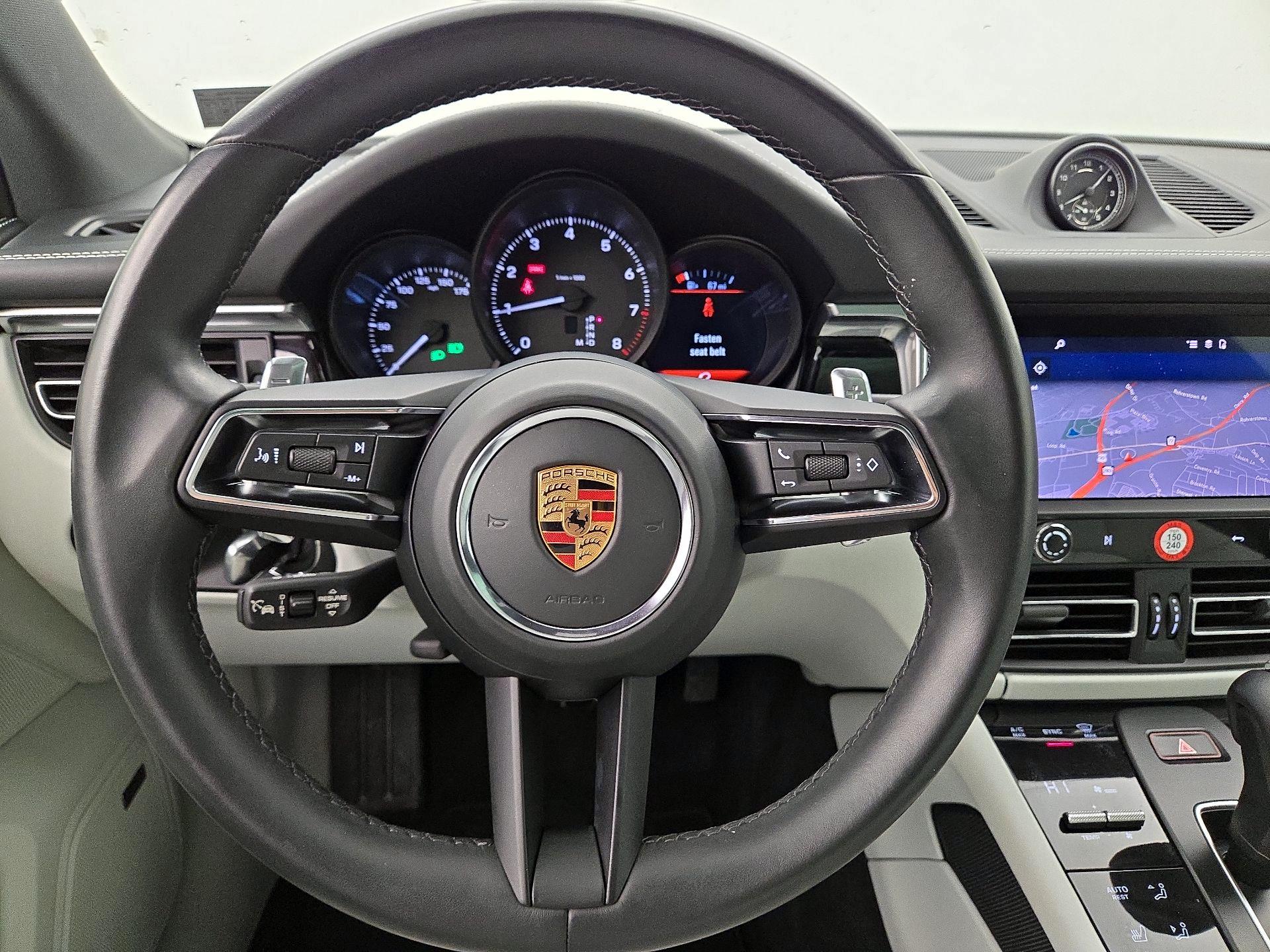 Thumbnail: 2023 Porsche Macan - 10