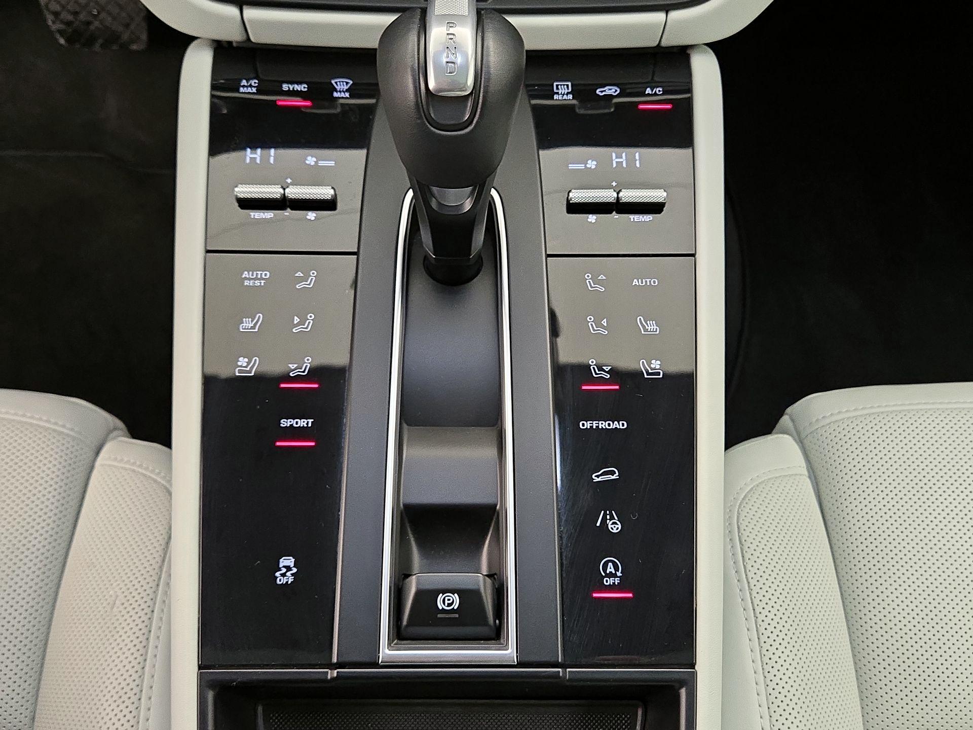 Thumbnail: 2023 Porsche Macan - 17