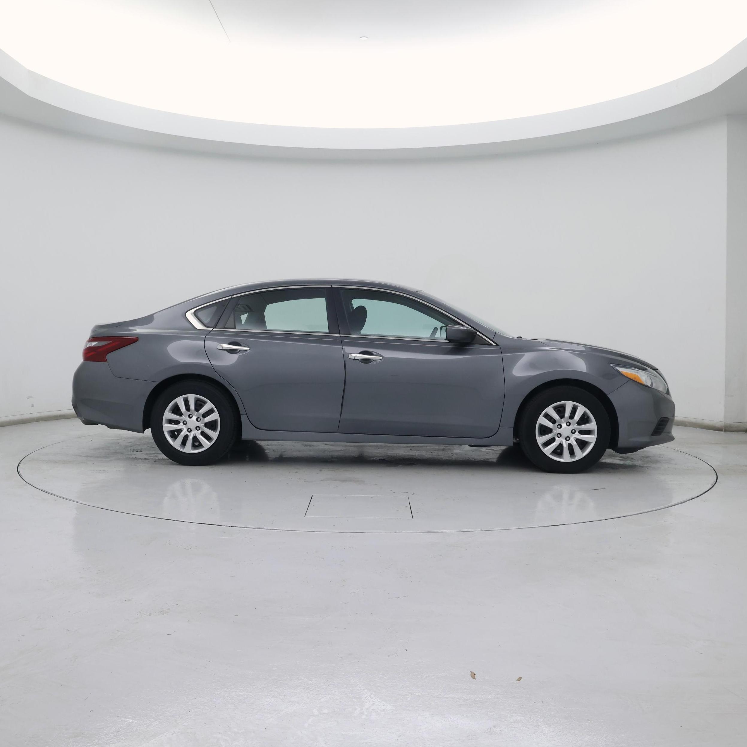 Thumbnail: 2018 Nissan Altima - 7