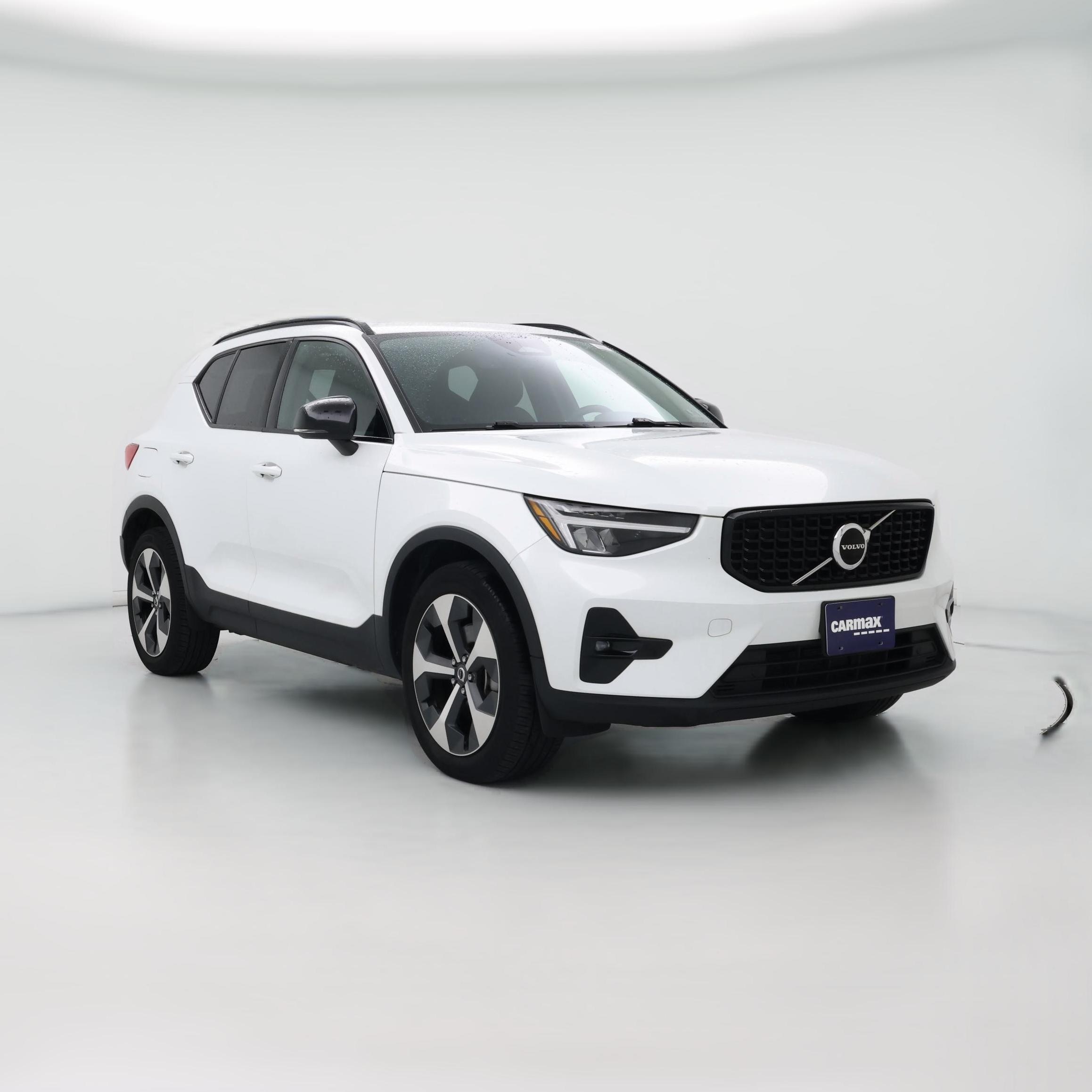 Thumbnail: 2023 Volvo XC40 - 1