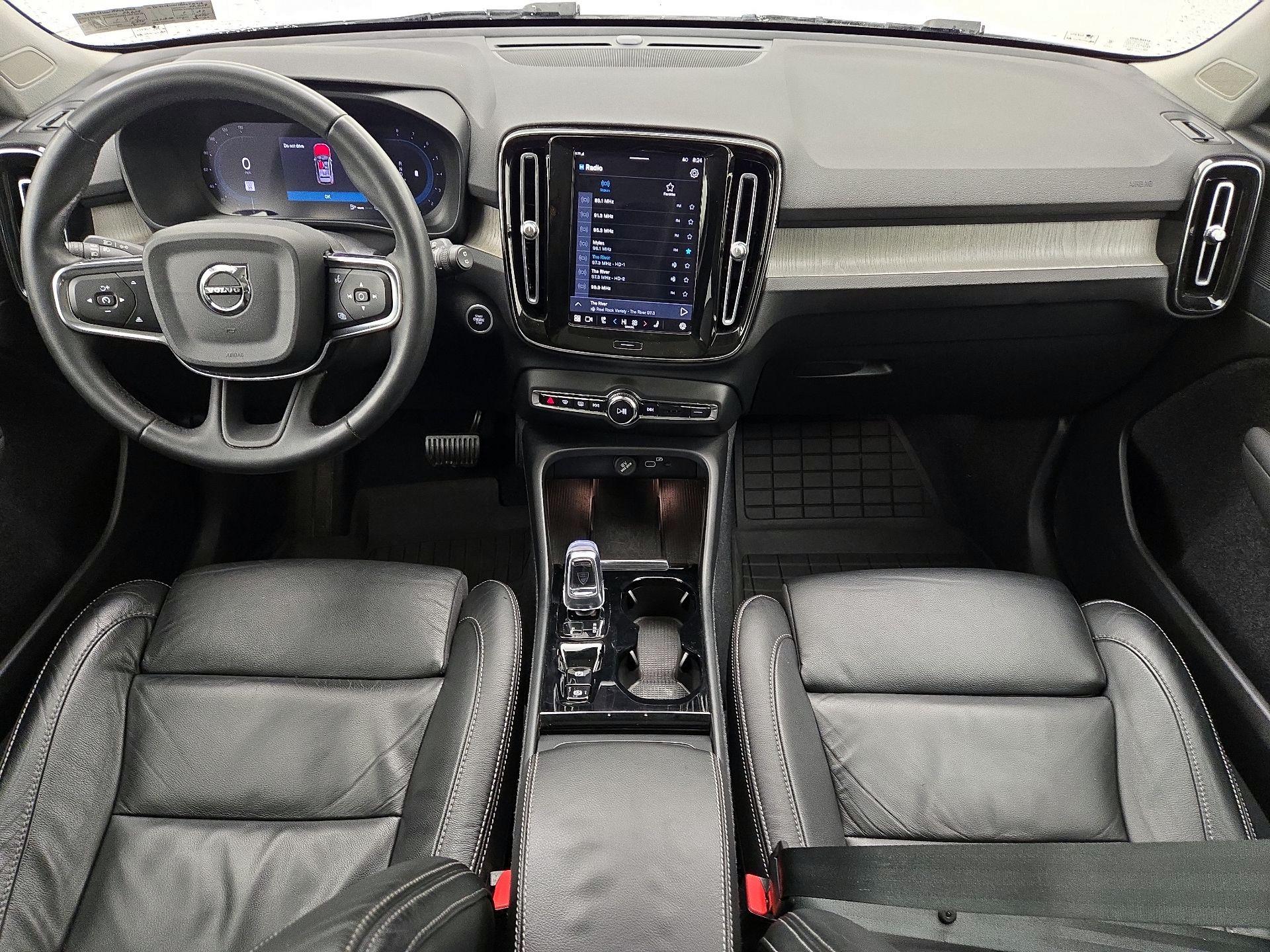 Thumbnail: 2023 Volvo XC40 - 9