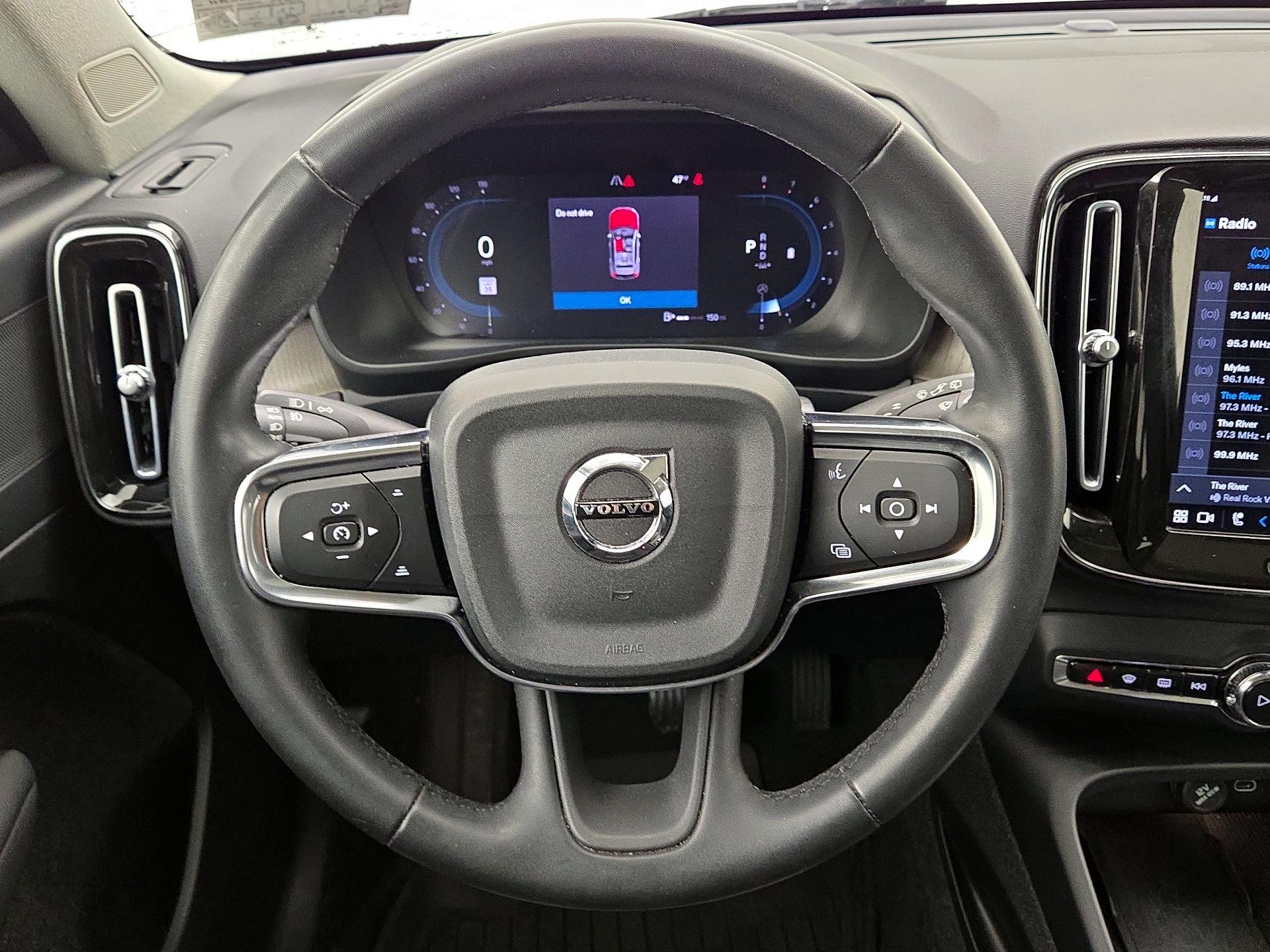 Thumbnail: 2023 Volvo XC40 - 10