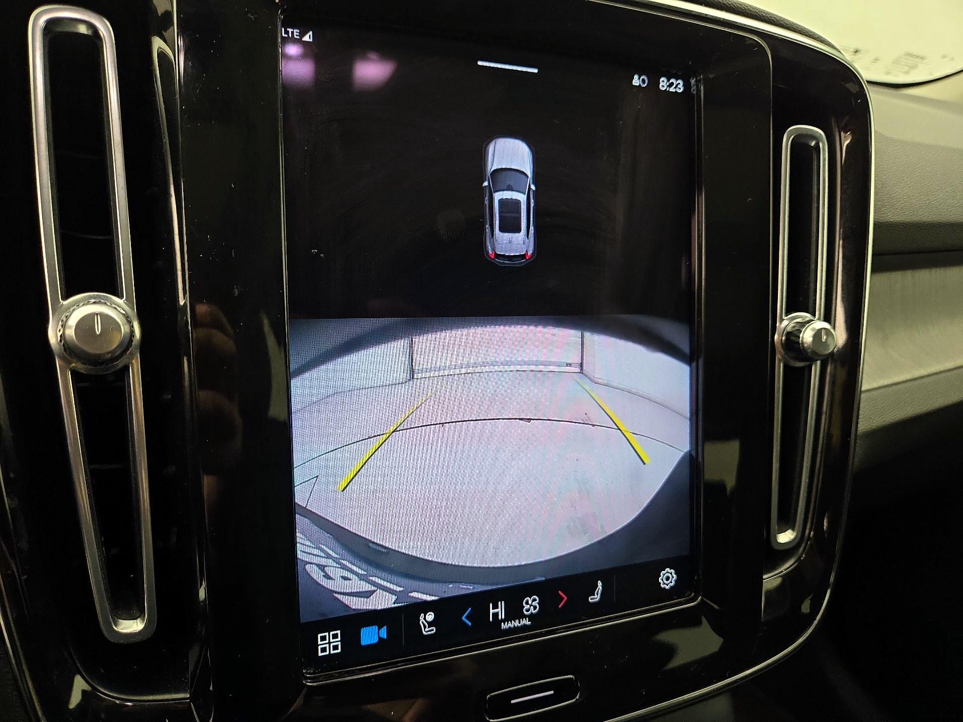 Thumbnail: 2023 Volvo XC40 - 14