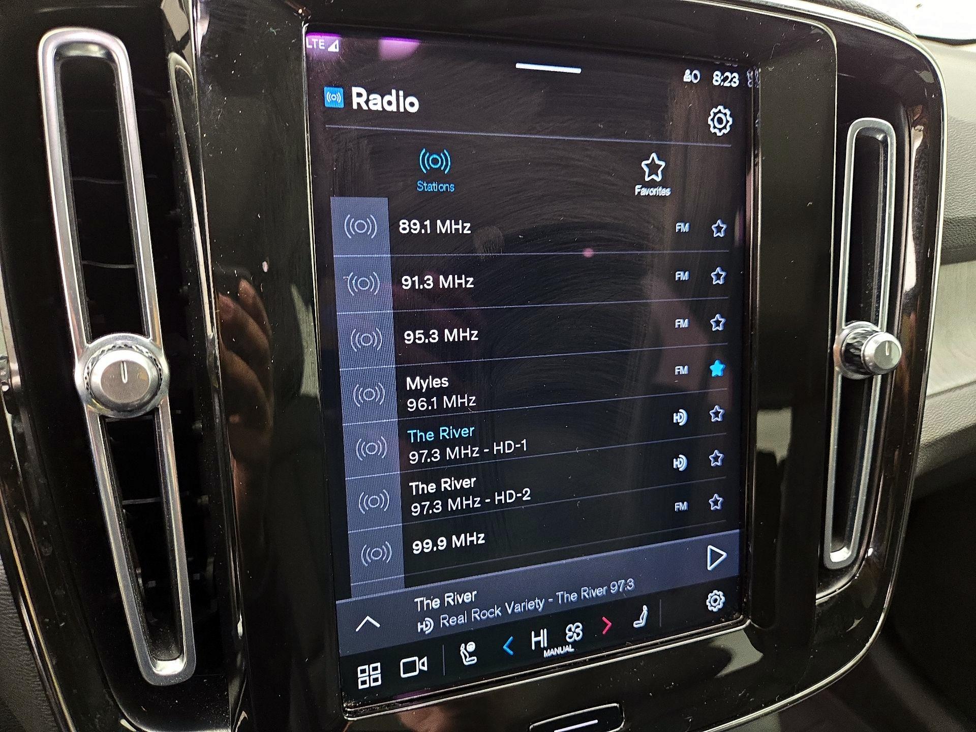 Thumbnail: 2023 Volvo XC40 - 15