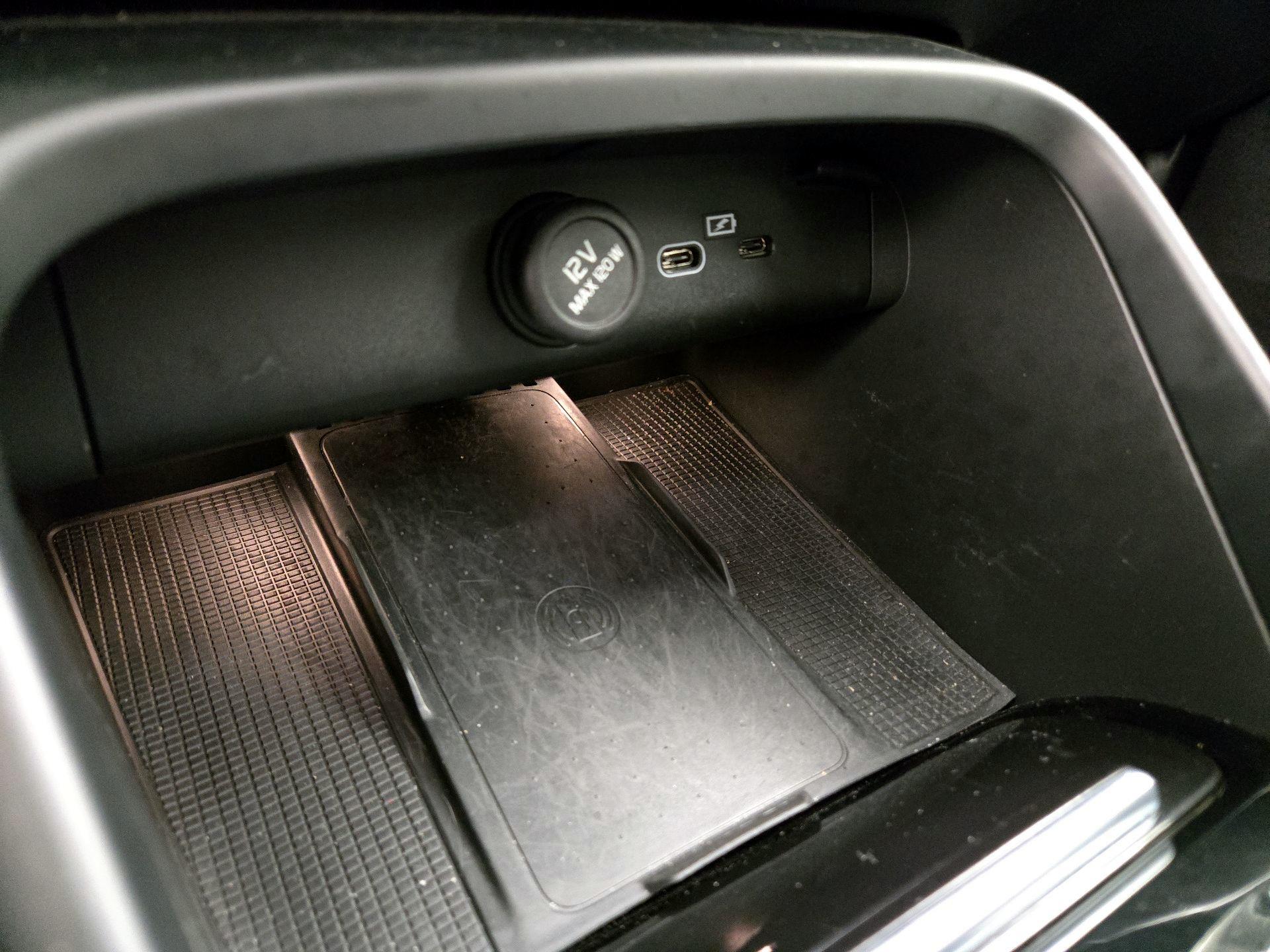 Thumbnail: 2023 Volvo XC40 - 18