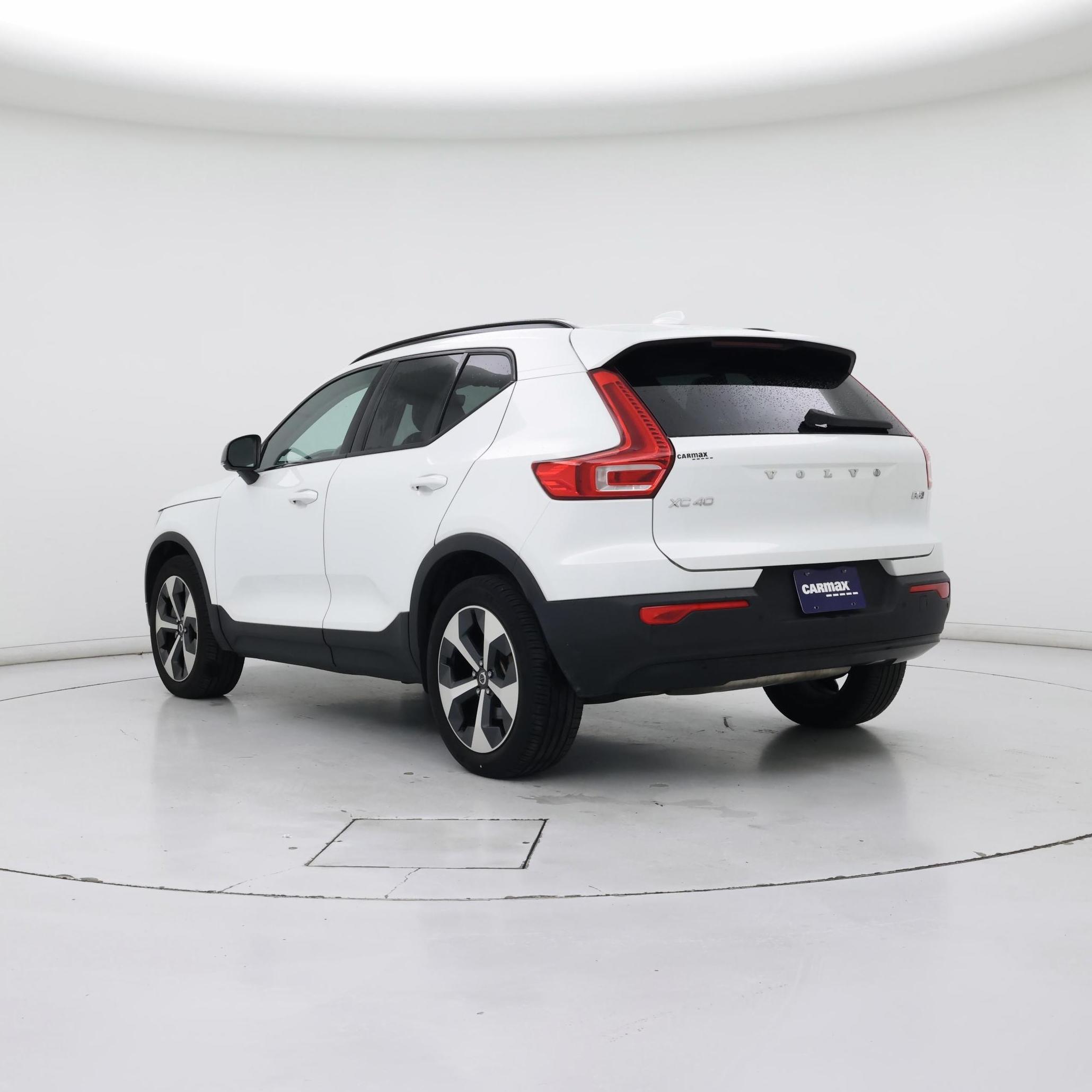Thumbnail: 2023 Volvo XC40 - 2