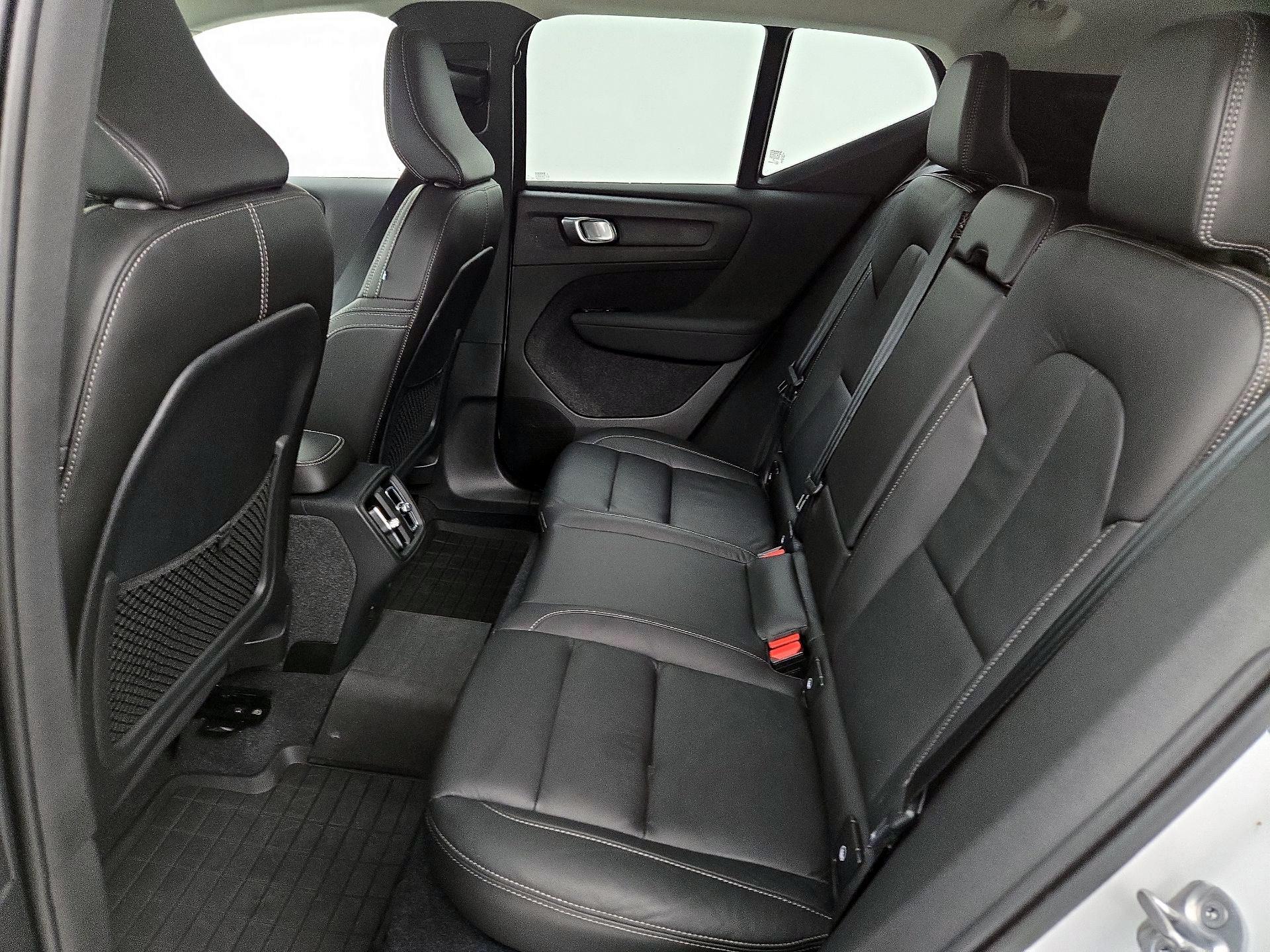 Thumbnail: 2023 Volvo XC40 - 19