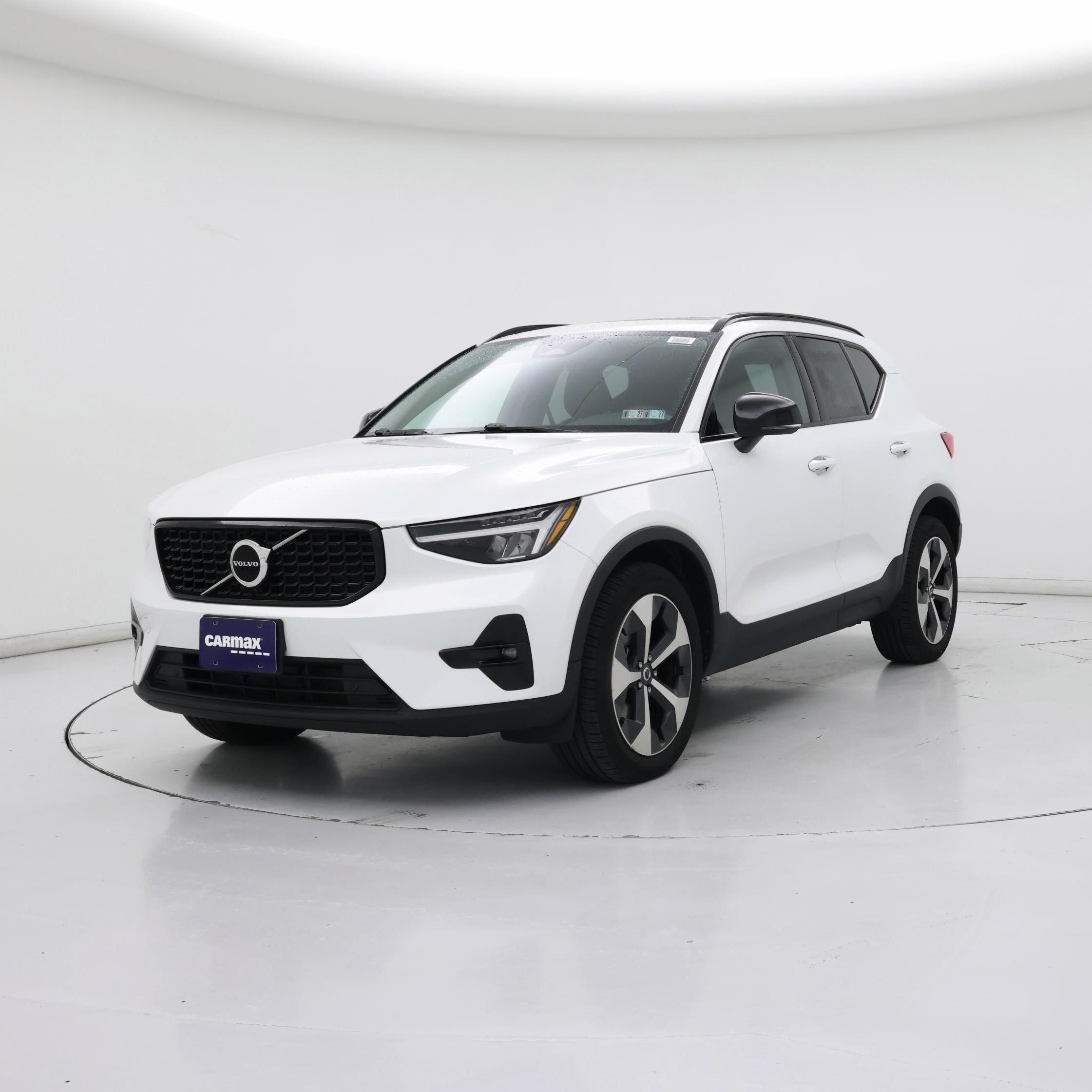 Thumbnail: 2023 Volvo XC40 - 4