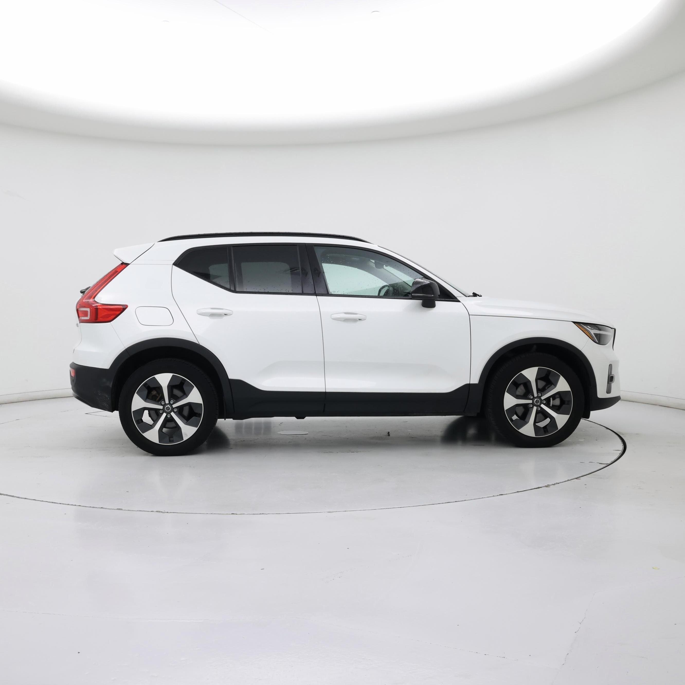 Thumbnail: 2023 Volvo XC40 - 7