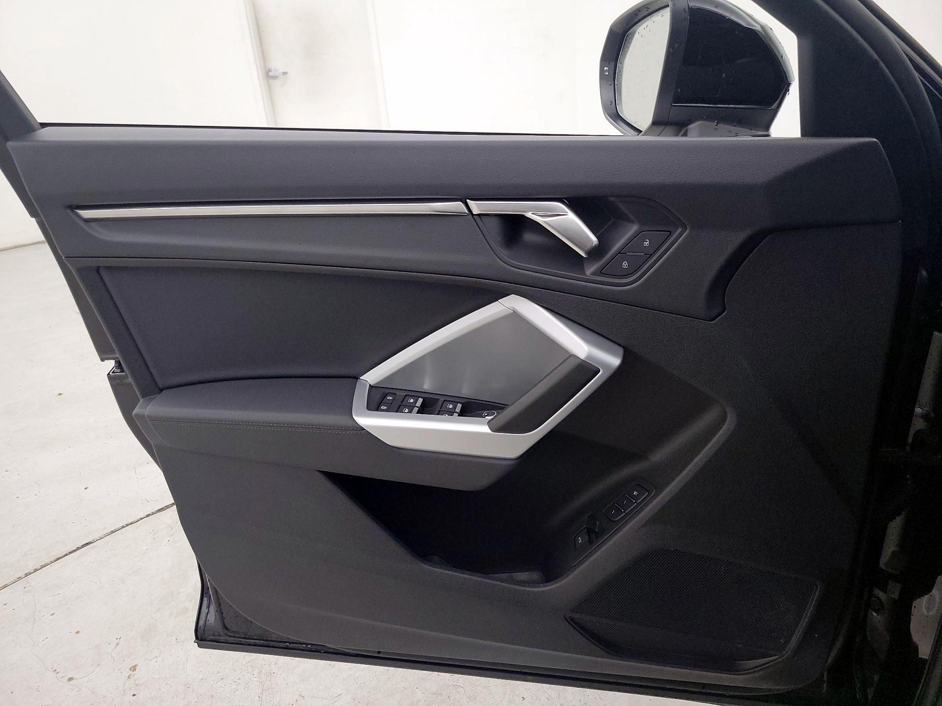 Thumbnail: 2024 Audi Q3 - 12