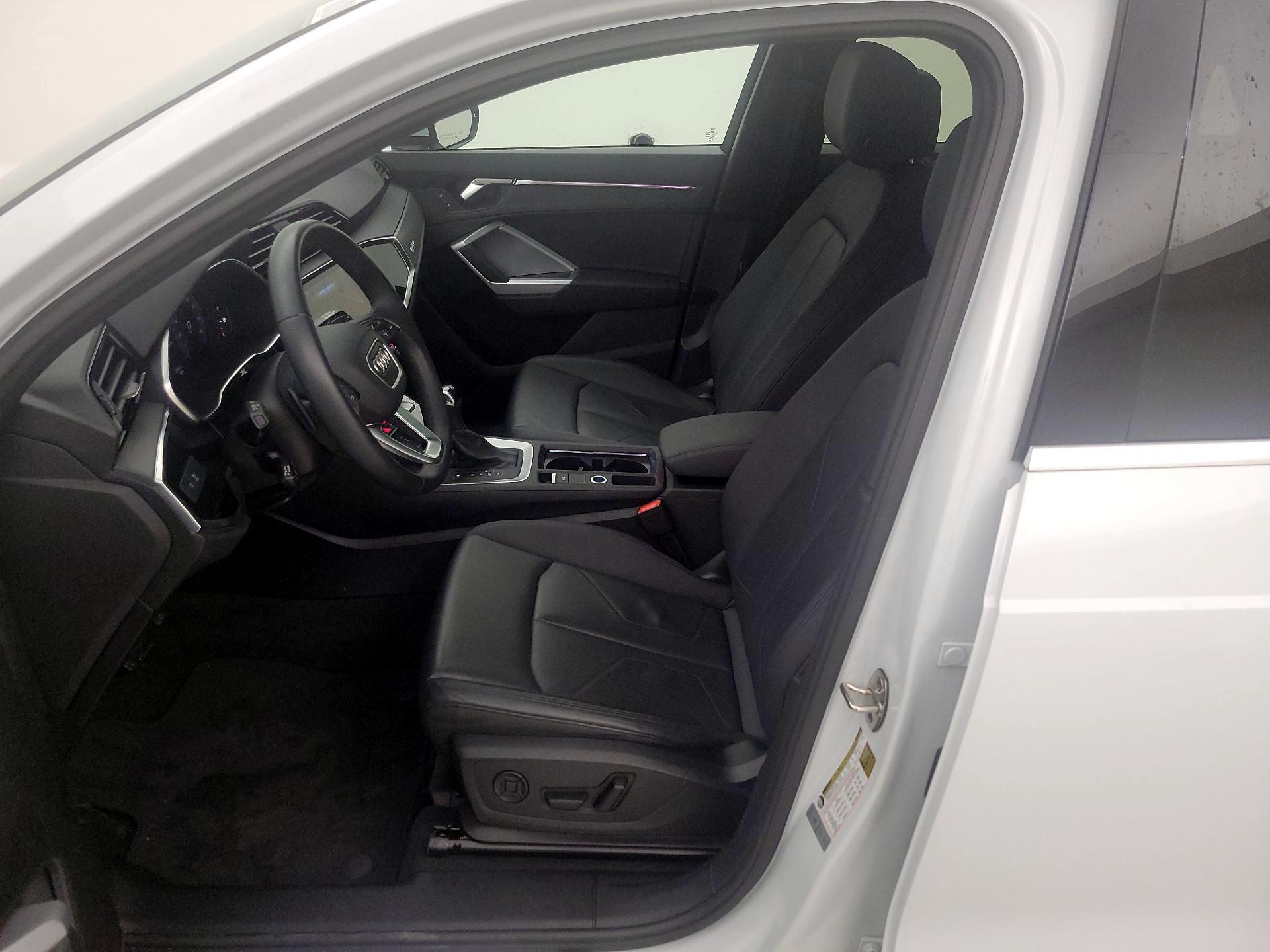 Thumbnail: 2024 Audi Q3 - 11