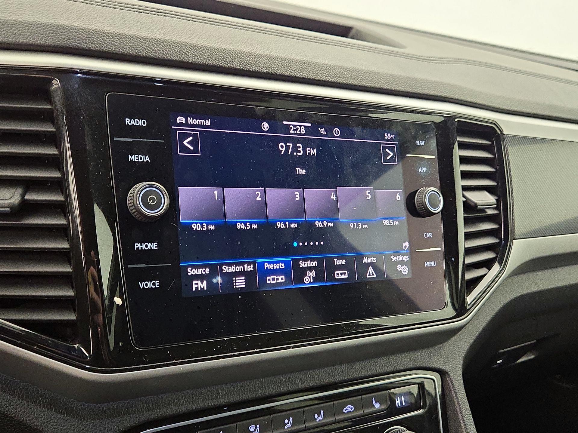 Thumbnail: 2022 Volkswagen Atlas - 16