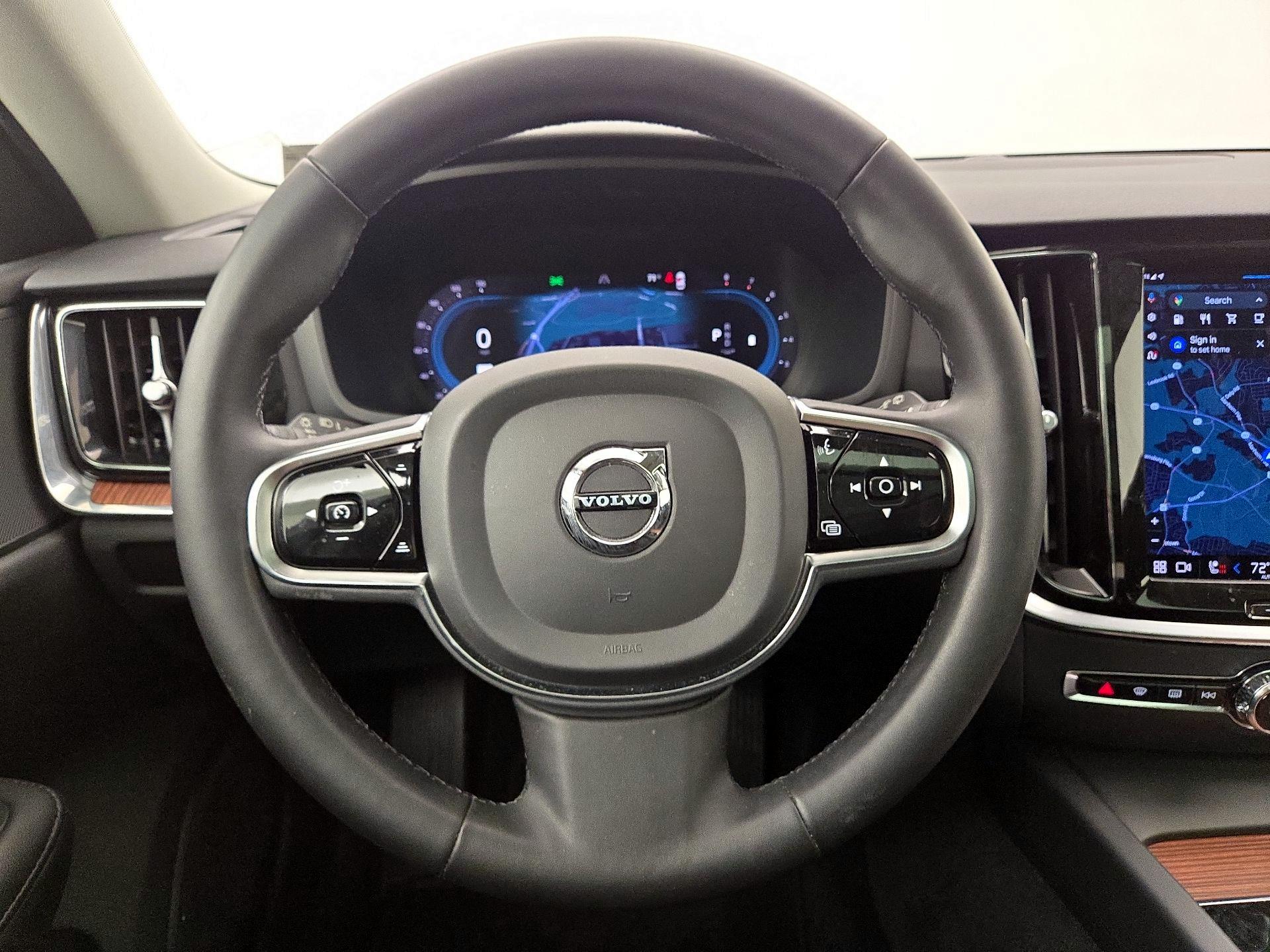 Thumbnail: 2023 Volvo S60 - 10