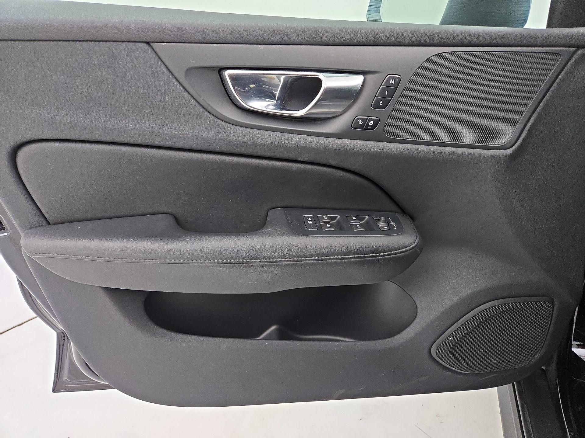 Thumbnail: 2023 Volvo S60 - 12