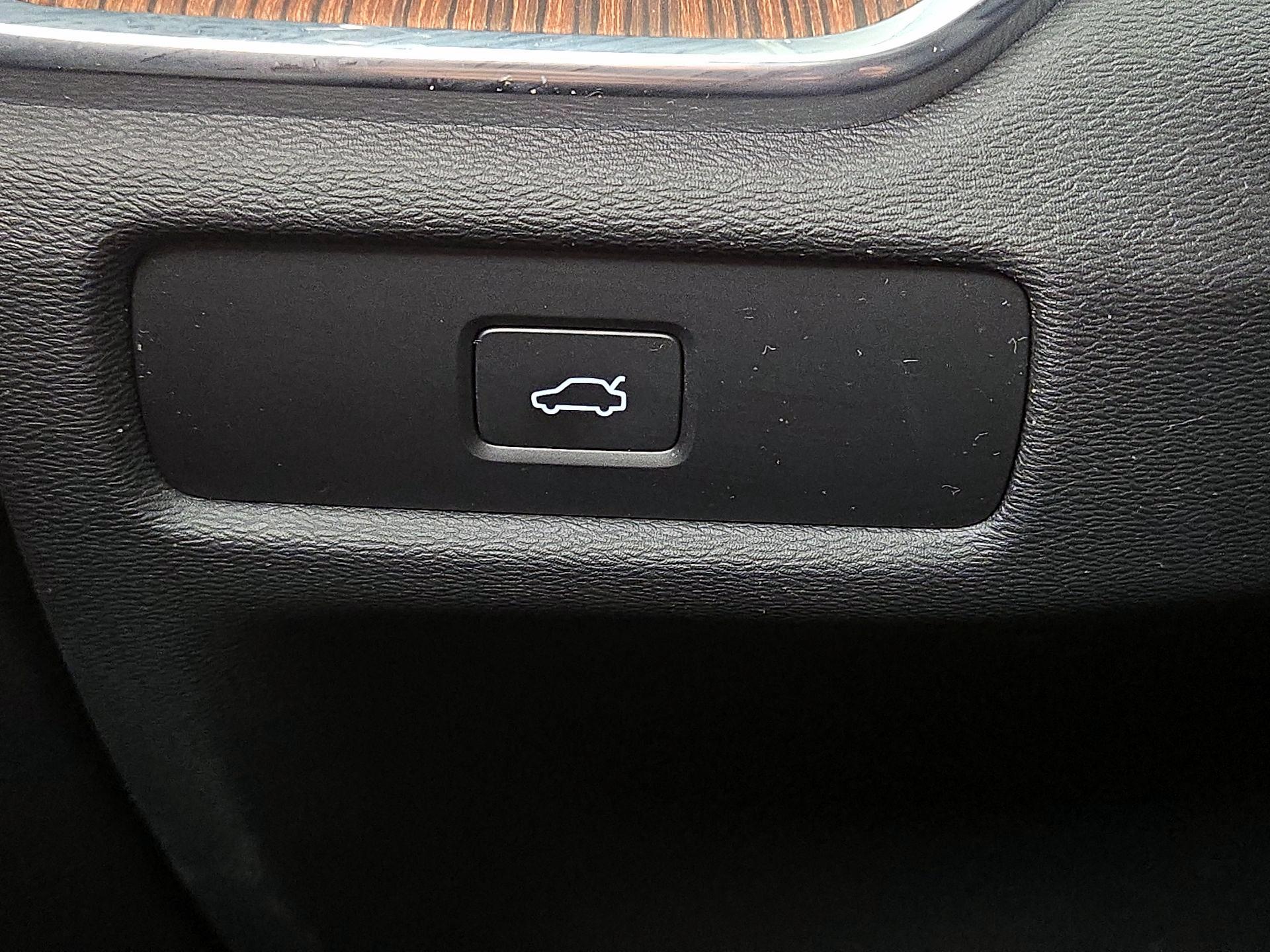 Thumbnail: 2023 Volvo S60 - 13